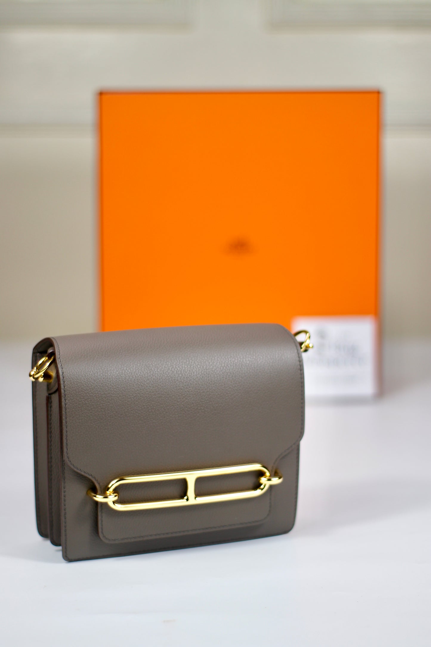 Roulis 18 – Etain with Gold Hardware