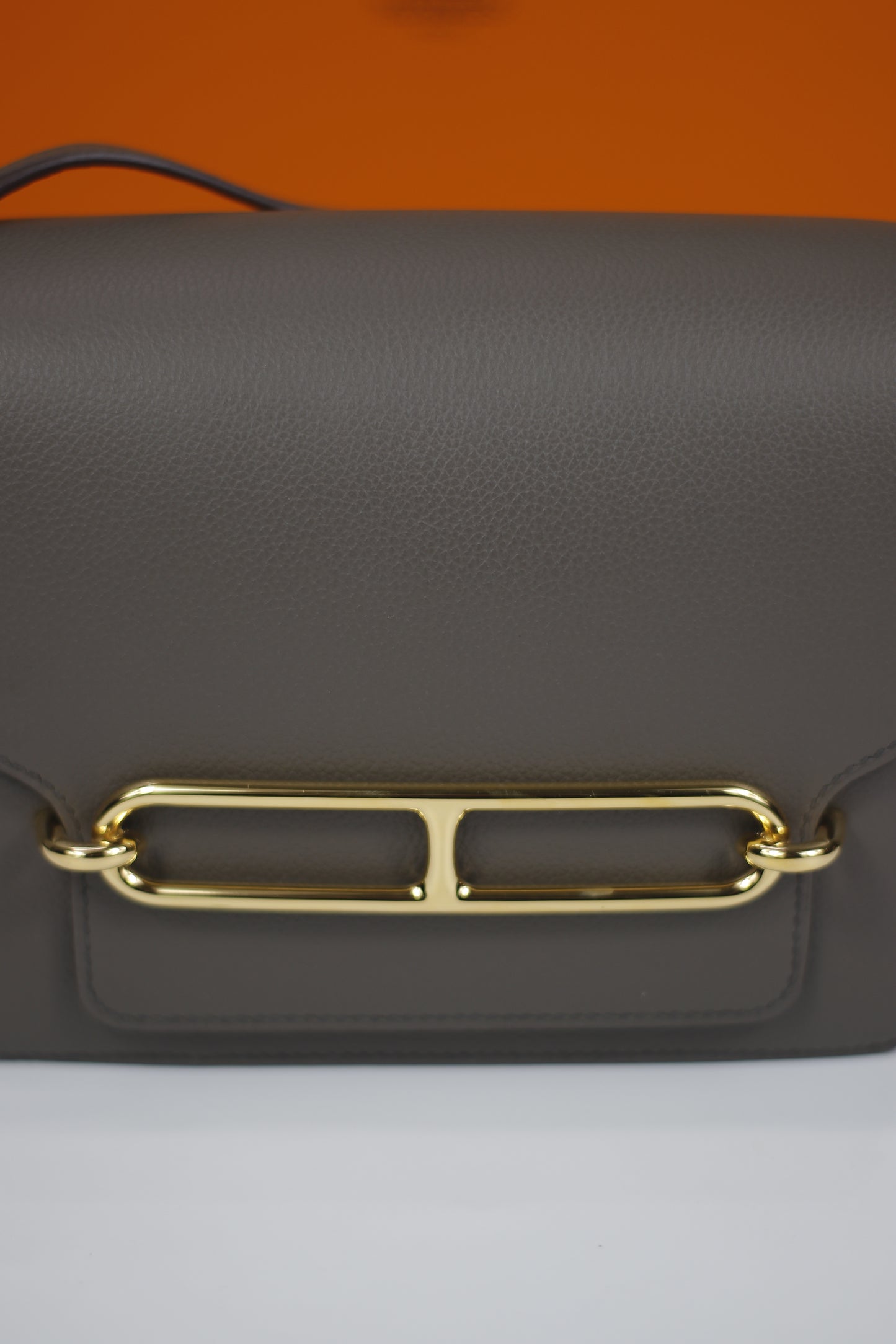 Roulis 18 – Etain with Gold Hardware