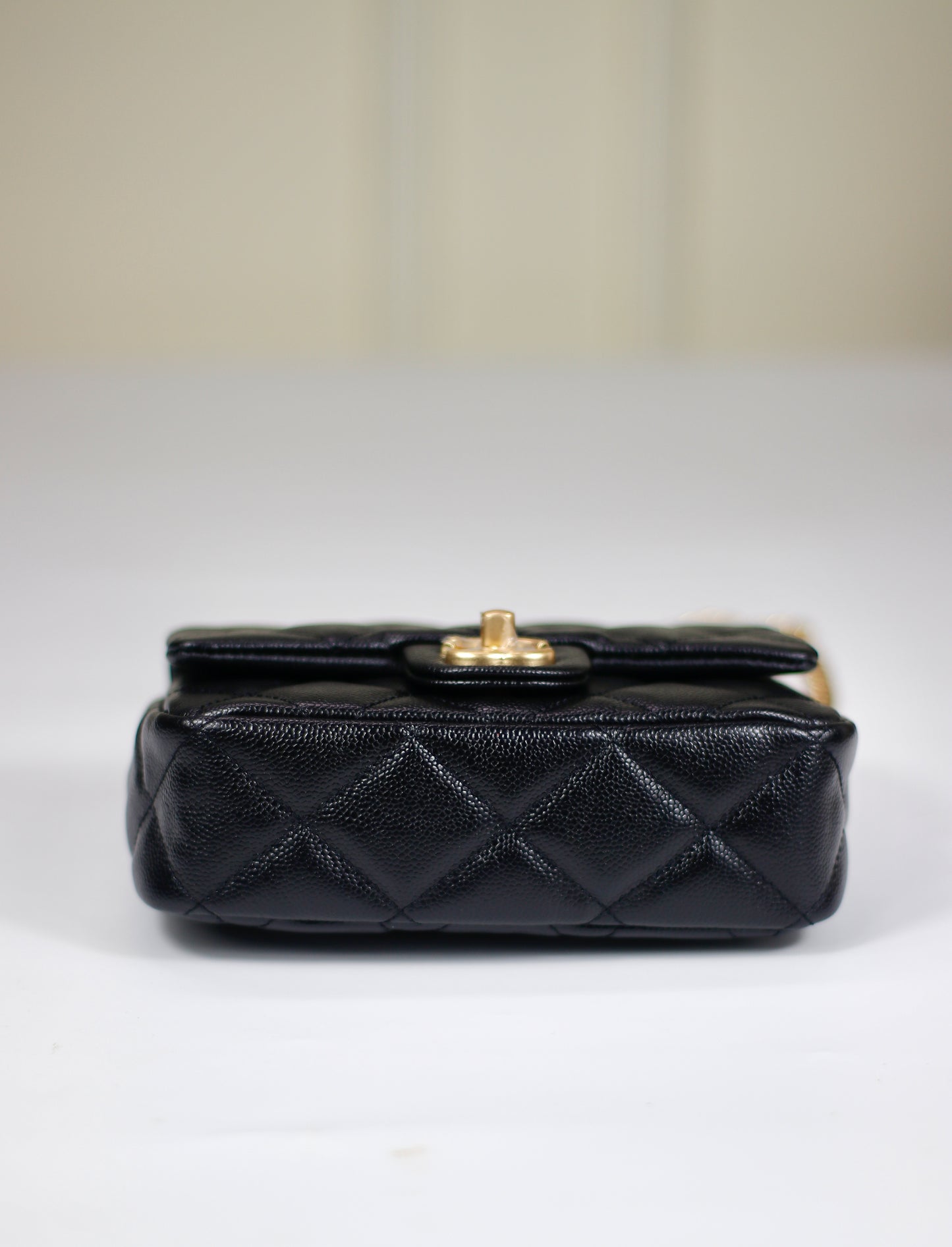 Pearl Crush Mini – Black Caviar with Gold Hardware