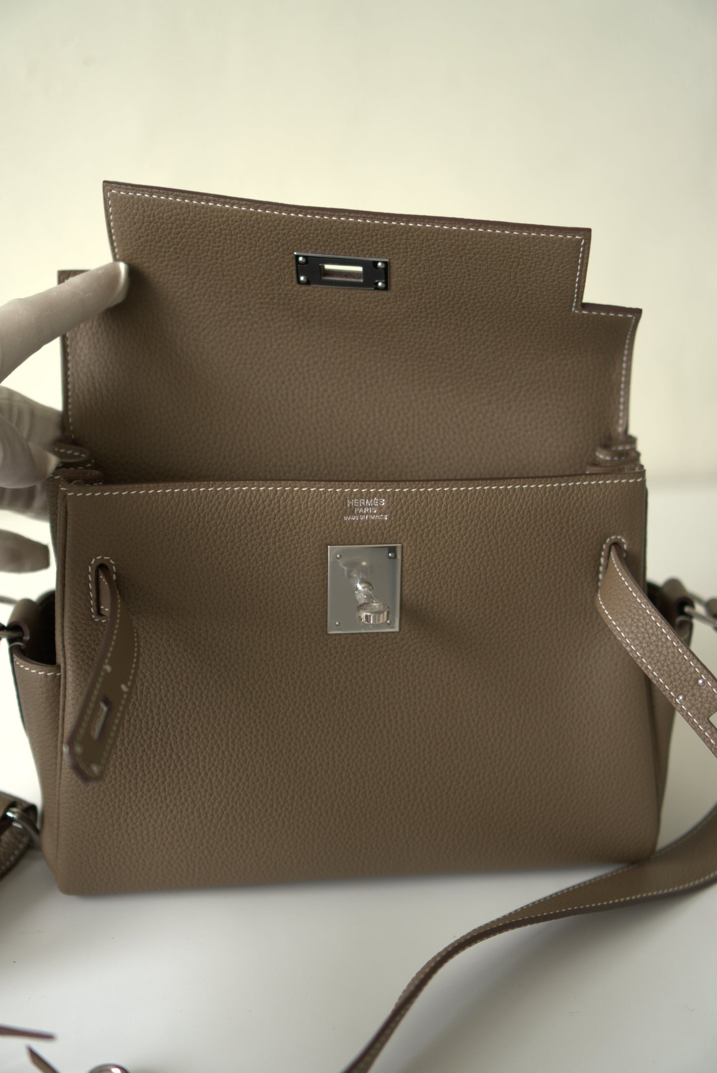 Kelly Messenger in Étoupe