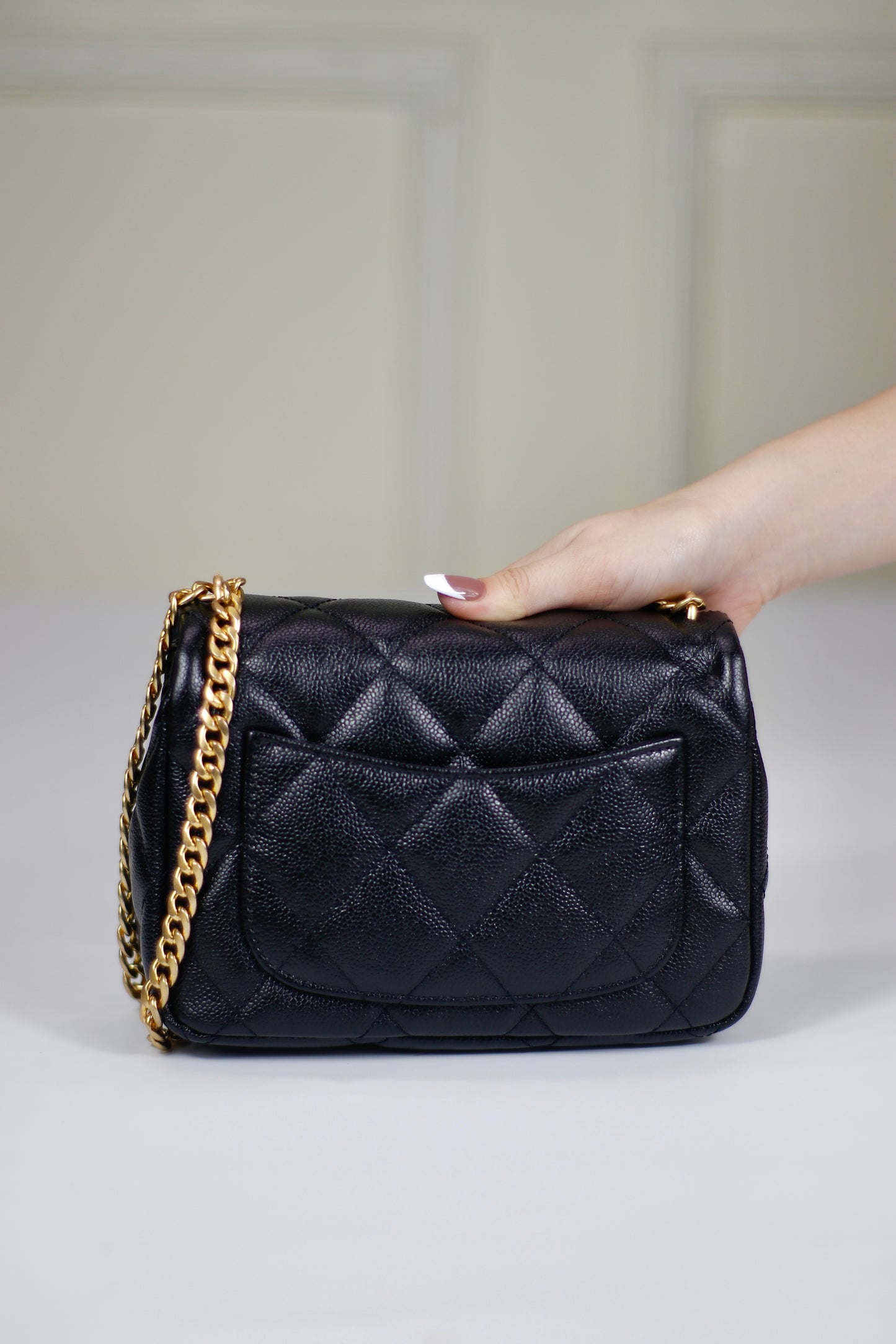 Pearl Crush Mini – Black Caviar with Gold Hardware