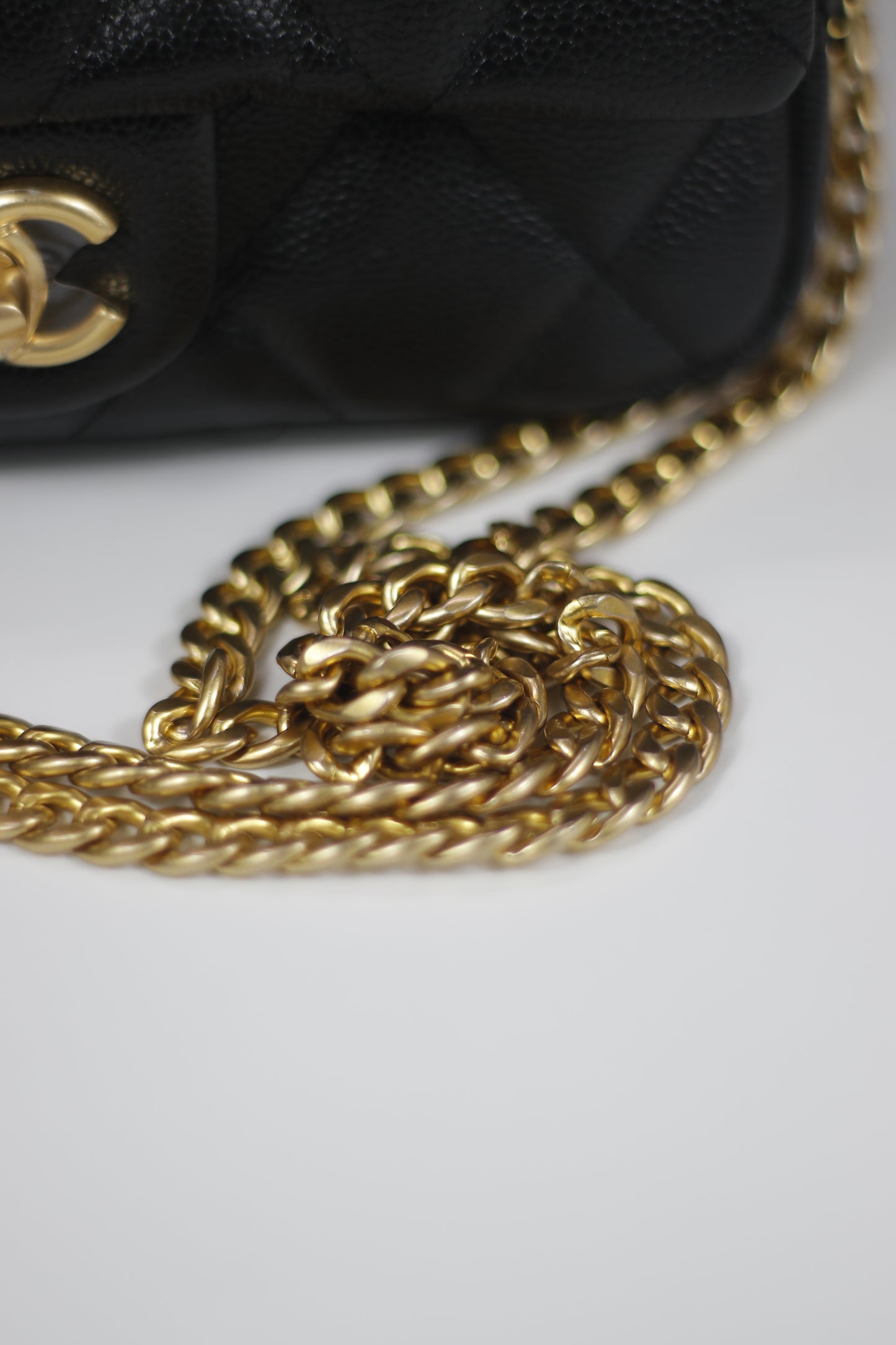 Pearl Crush Mini – Black Caviar with Gold Hardware
