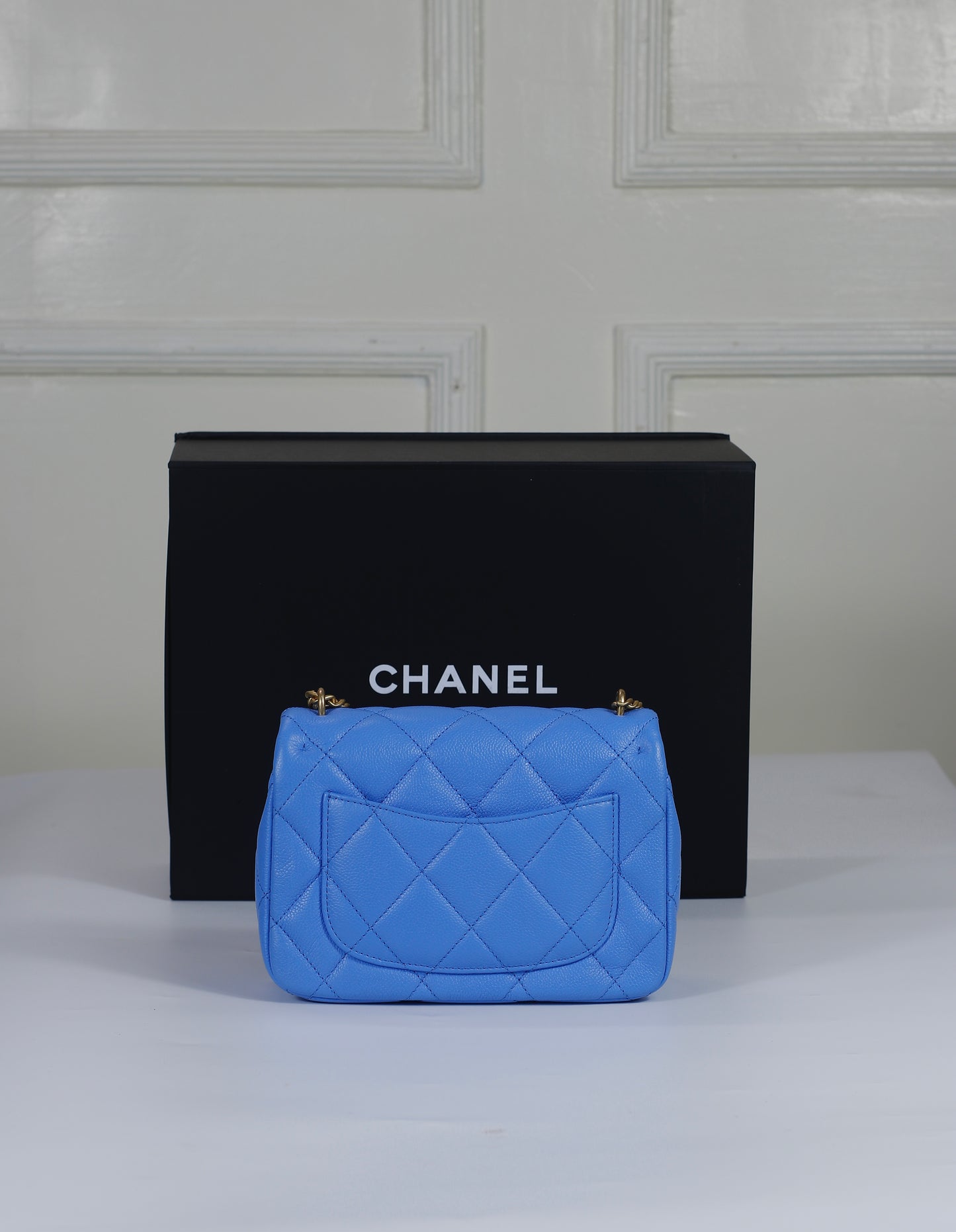 Pearl Crush Mini – Blue Caviar with Gold Hardware (Microchipped)