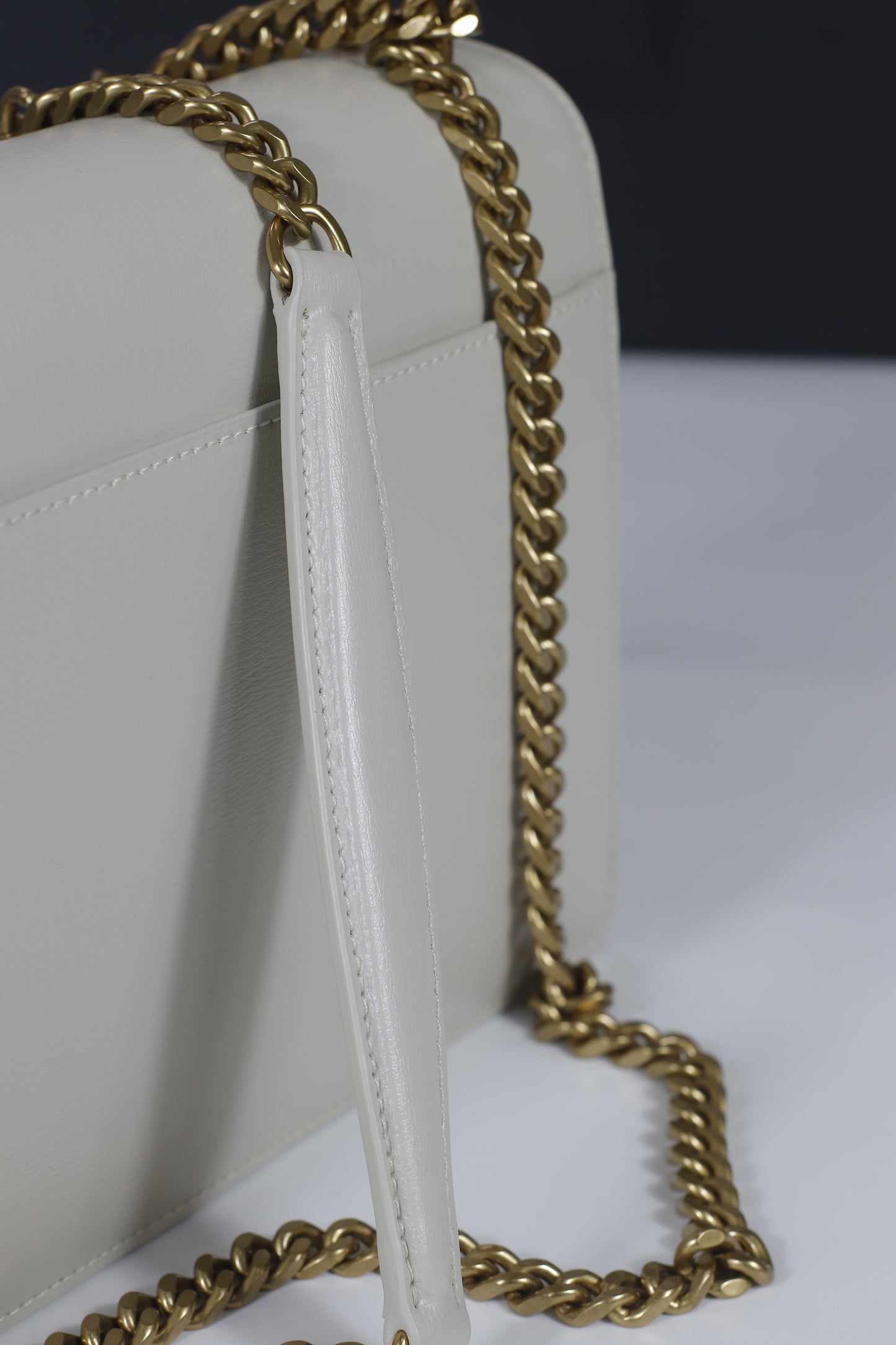 Saint L Sunset Medium – Blanc Vintage with Gold Hardware