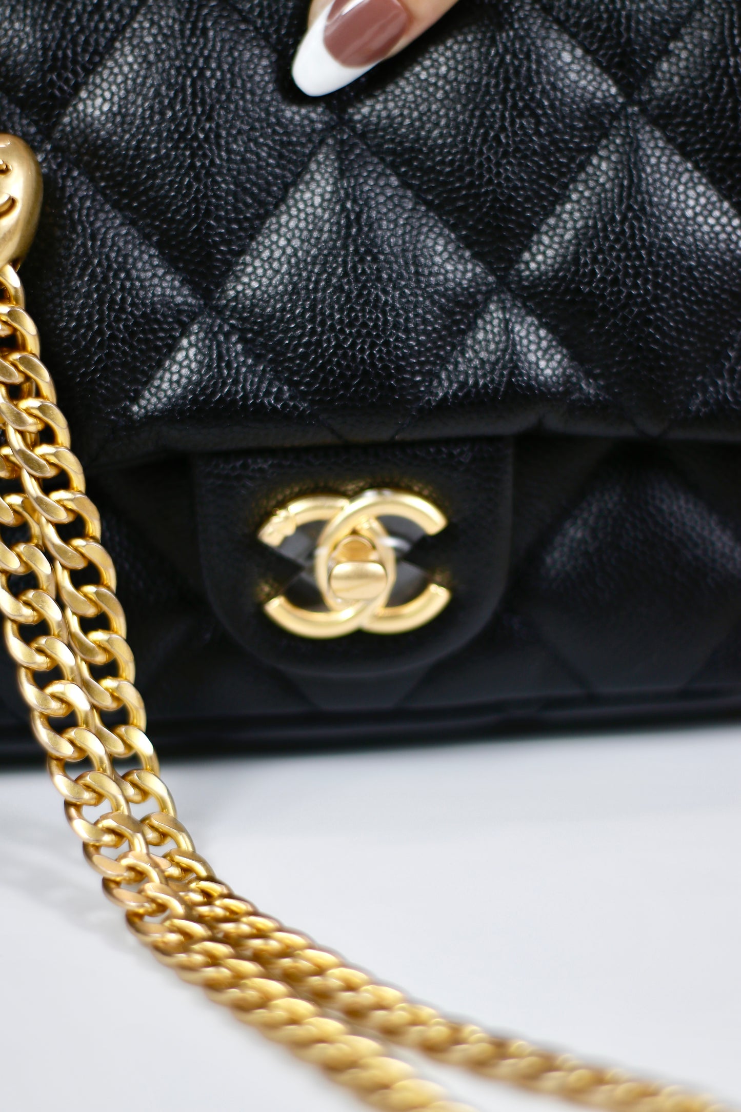 Pearl Crush Mini – Black Caviar with Gold Hardware