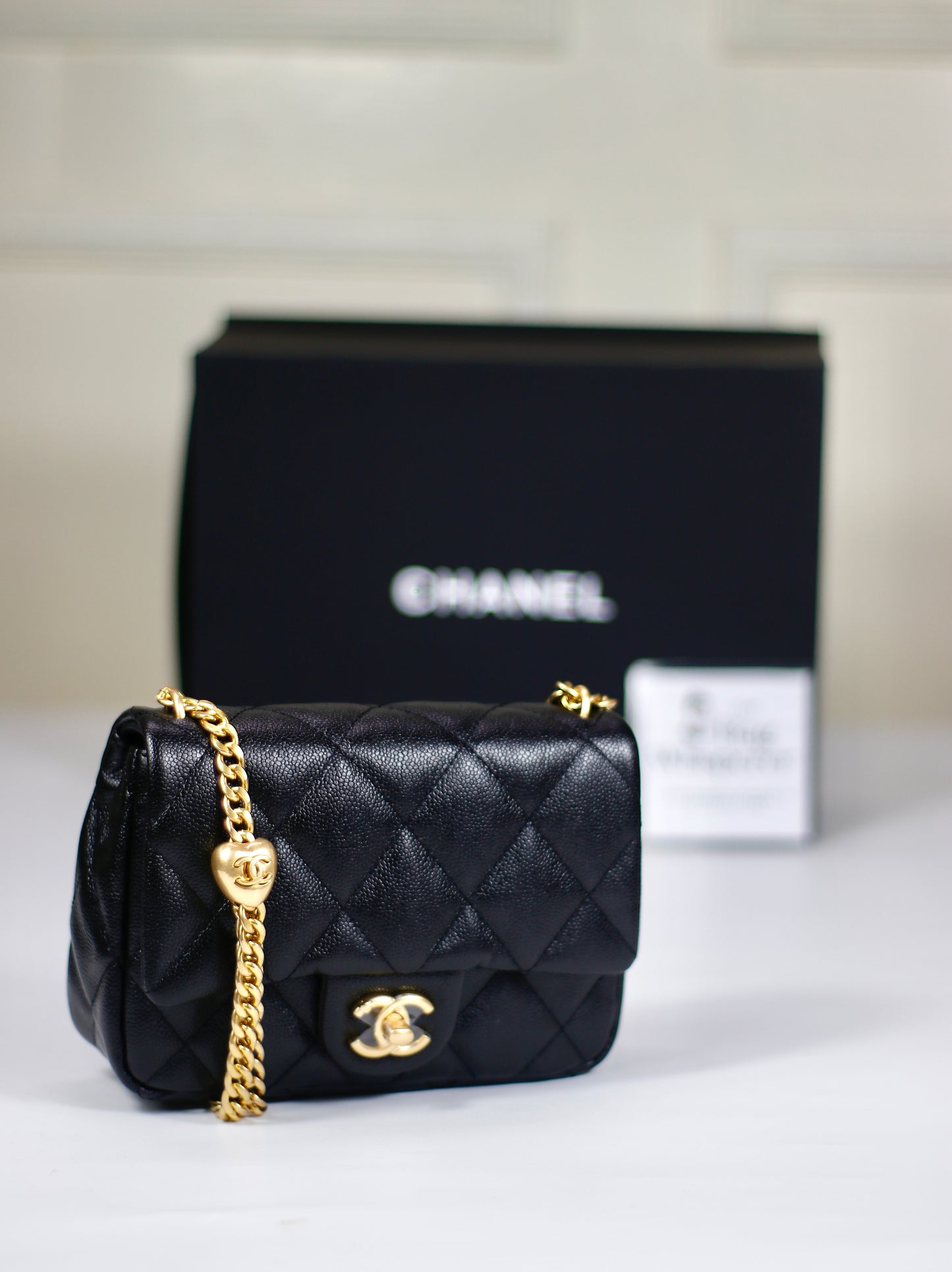 Pearl Crush Mini – Black Caviar with Gold Hardware