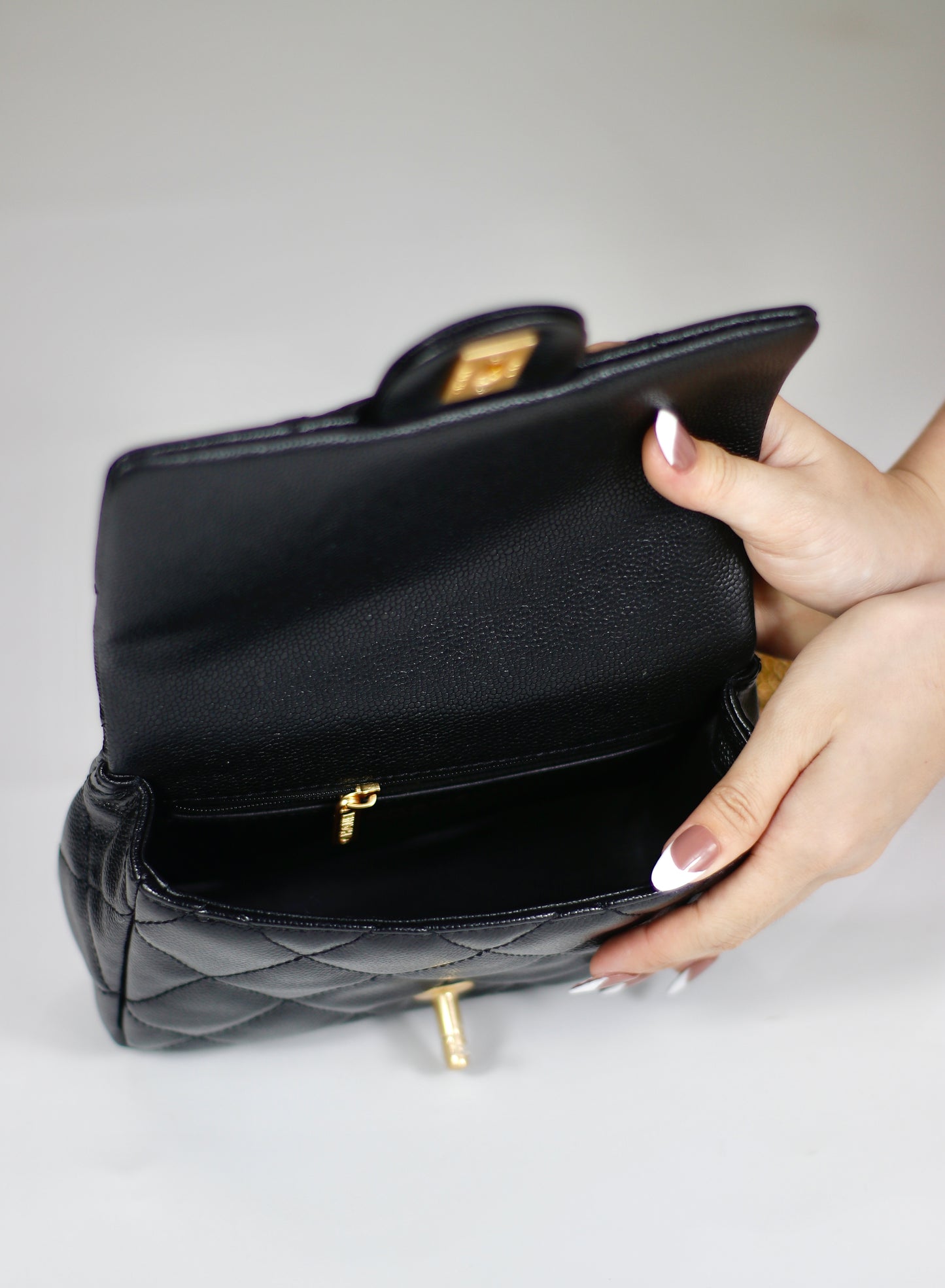 Pearl Crush Mini – Black Caviar with Gold Hardware
