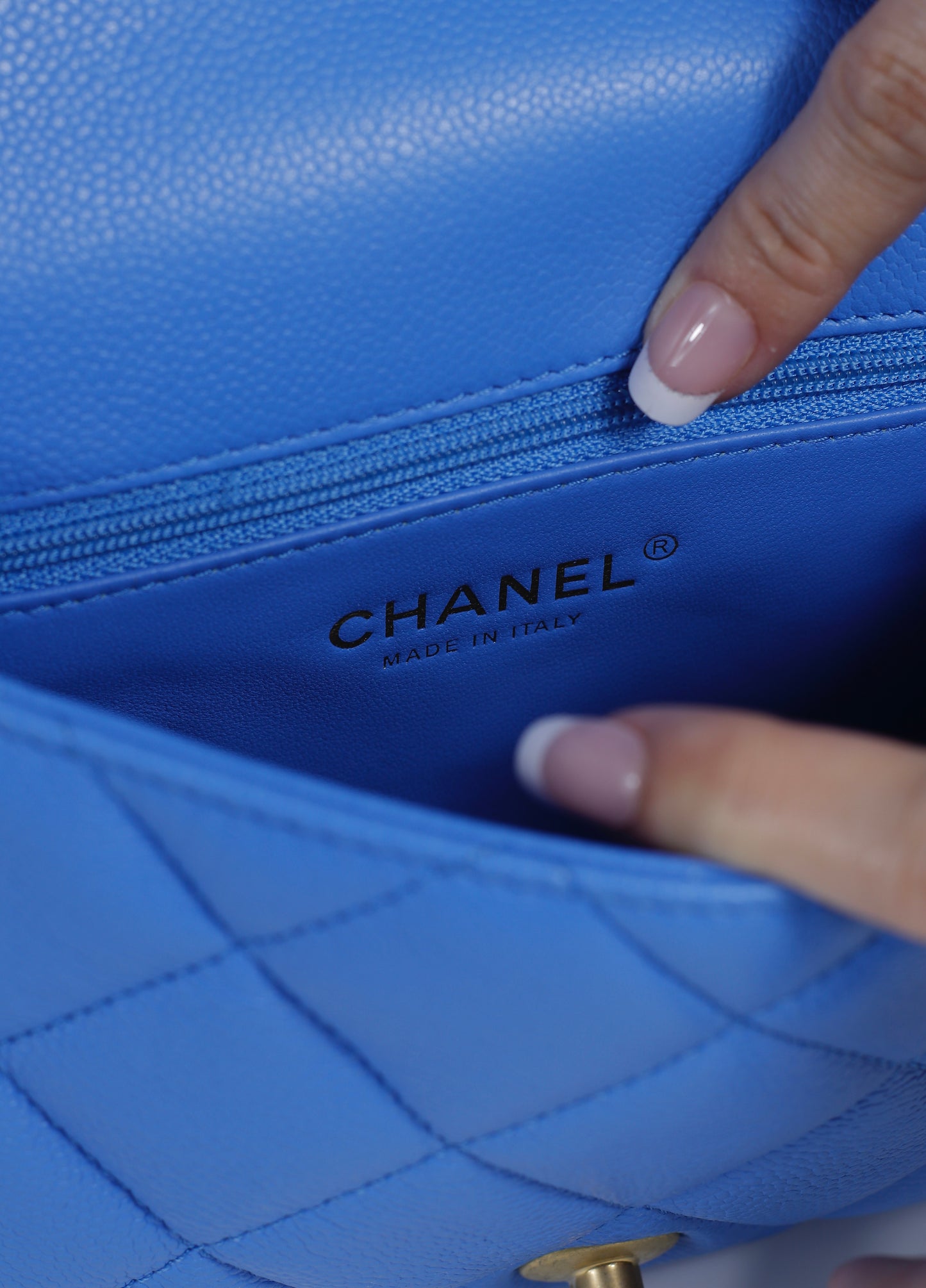 Pearl Crush Mini – Blue Caviar with Gold Hardware (Microchipped)