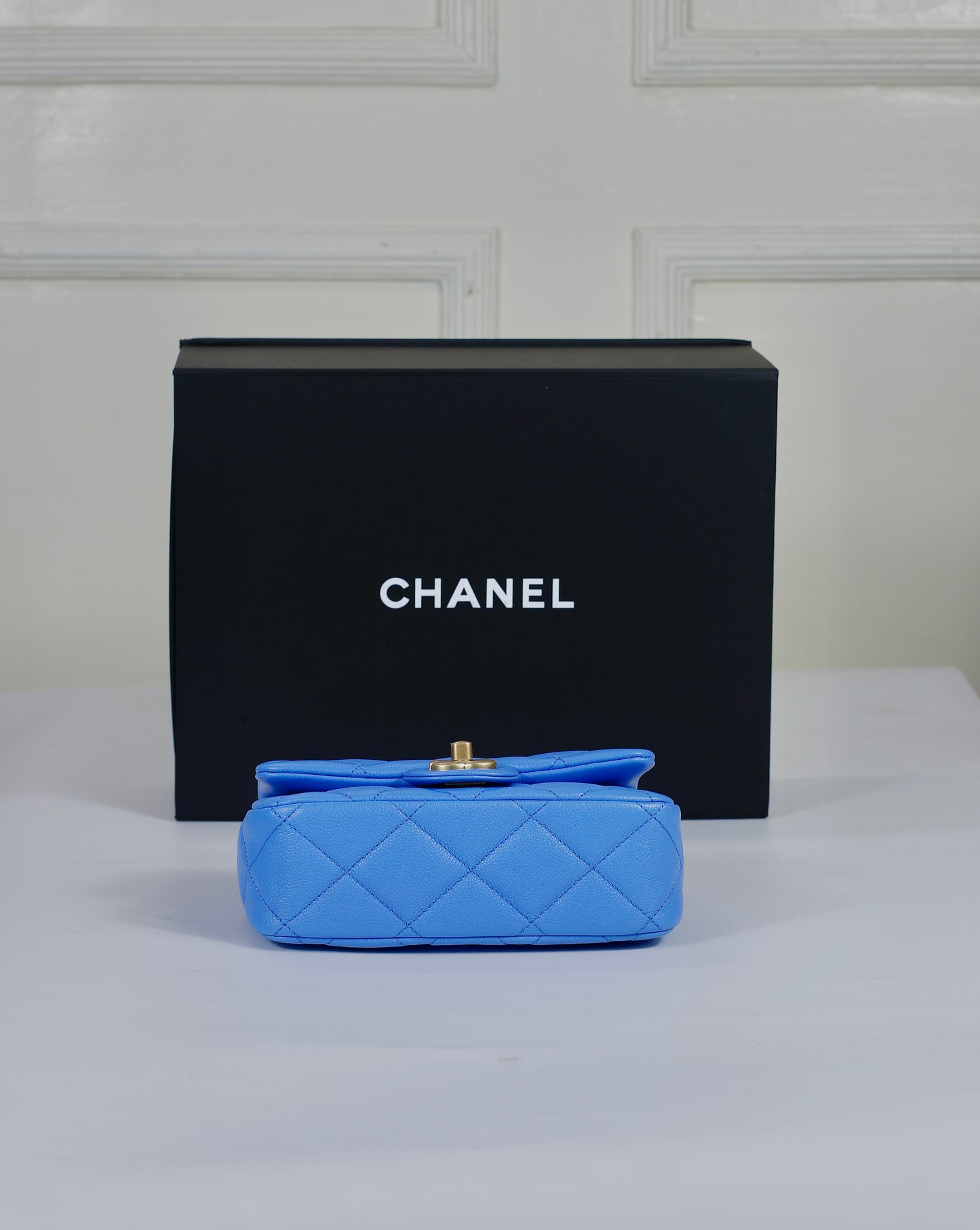 Pearl Crush Mini – Blue Caviar with Gold Hardware (Microchipped)