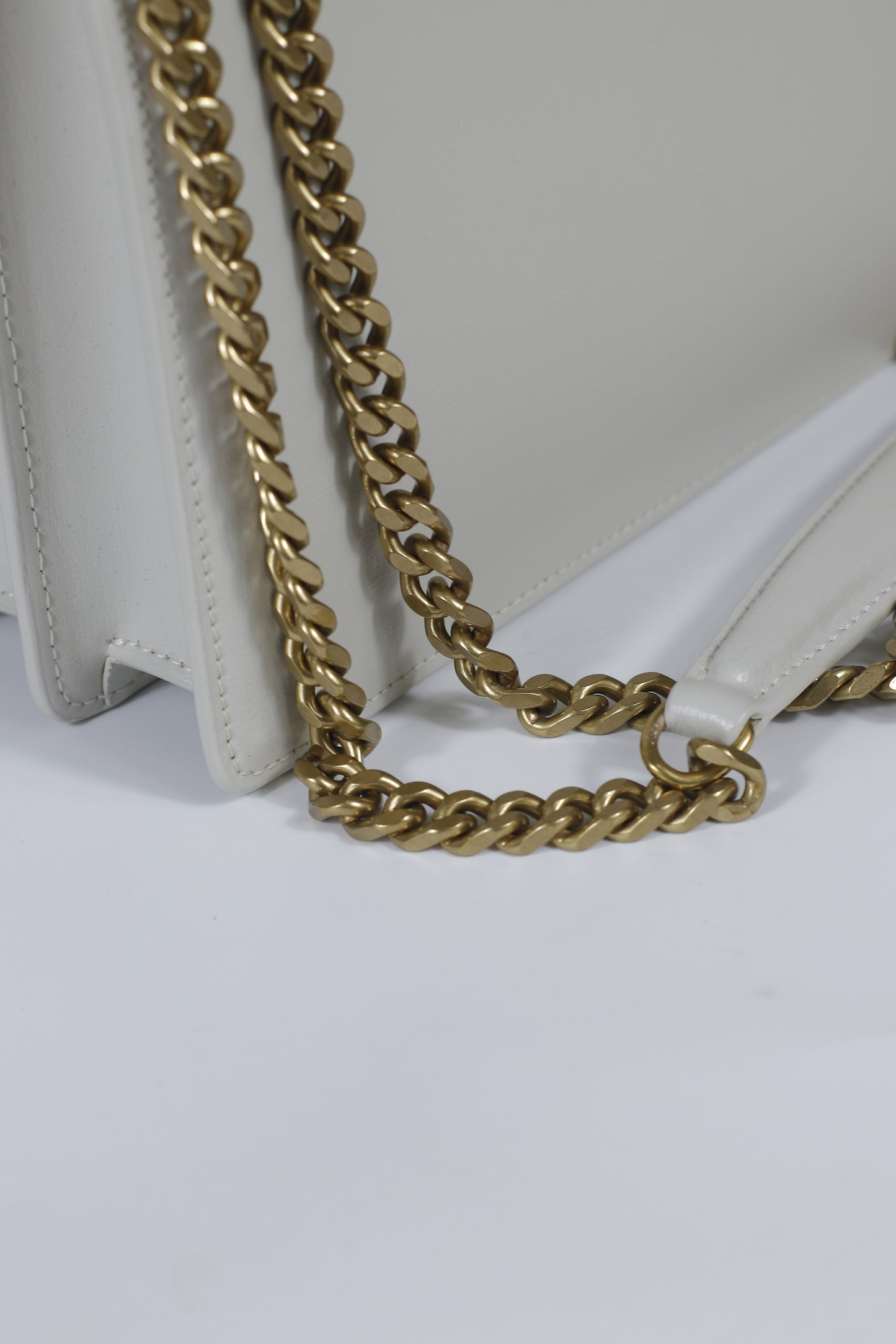 Saint L Sunset Medium – Blanc Vintage with Gold Hardware
