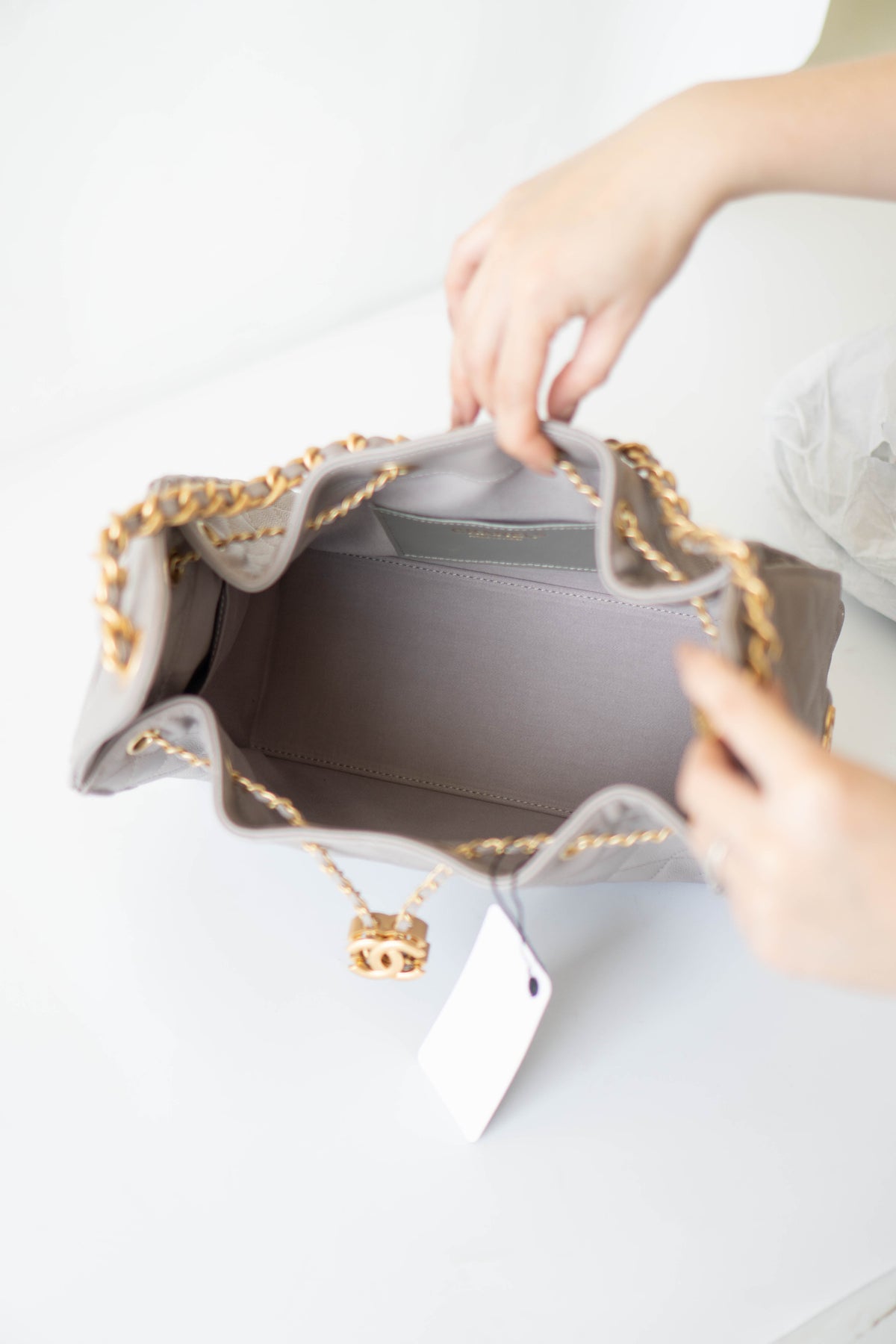 25K Small Hobo Bag – Lilac Grained Calfskin with Gold Hardware