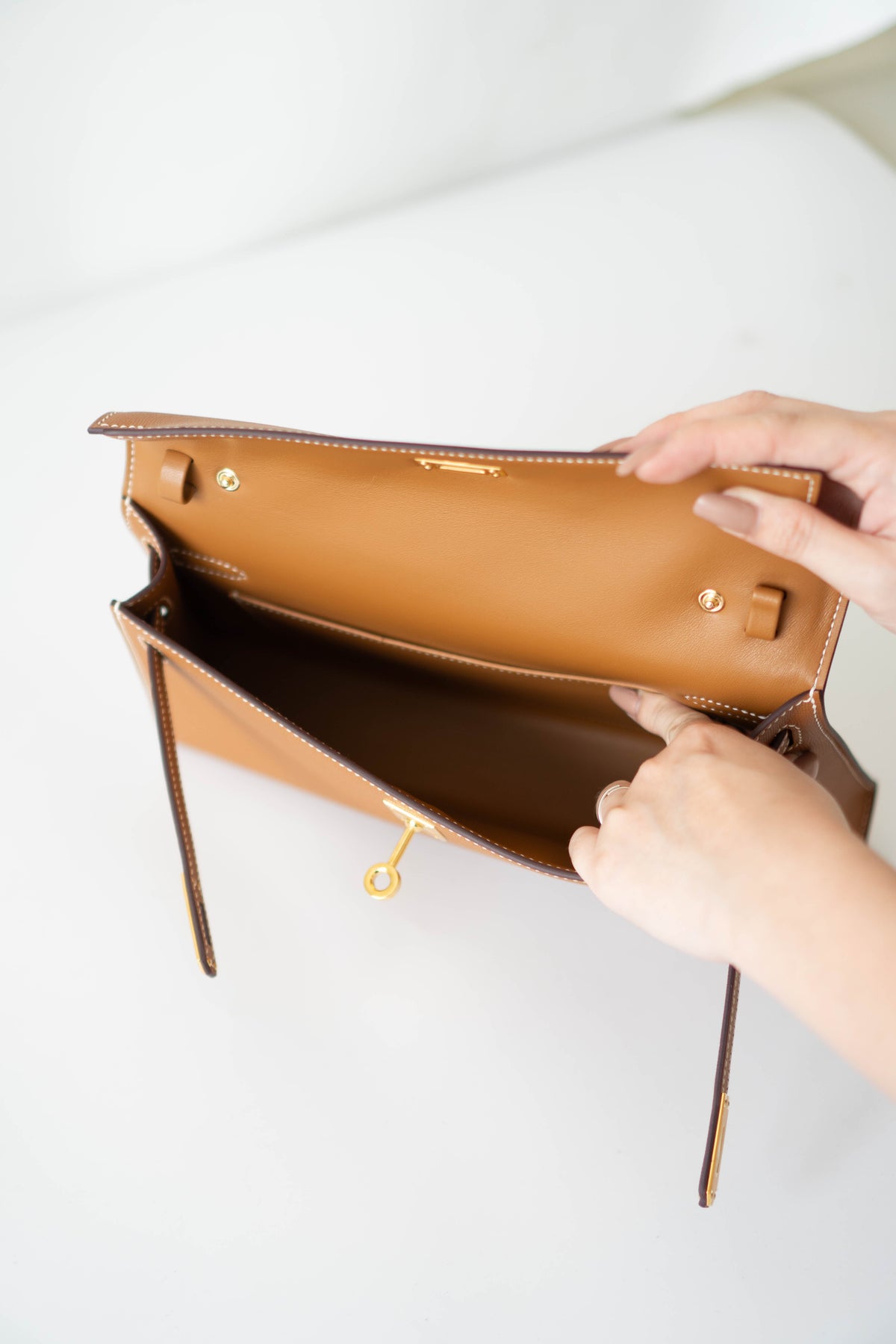 KL Elan – Gold Madame Leather with Gold Hardware