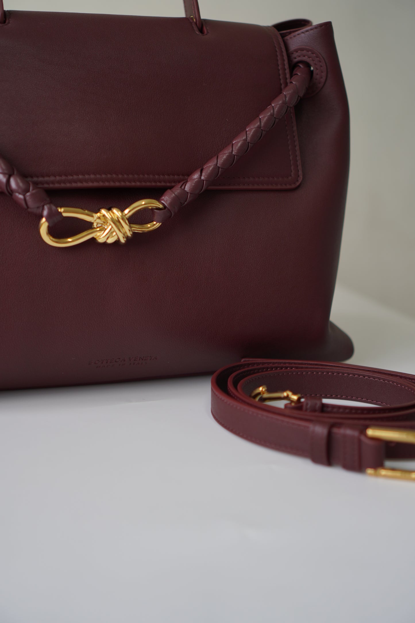Ciao Ciao Medium in Burgundy