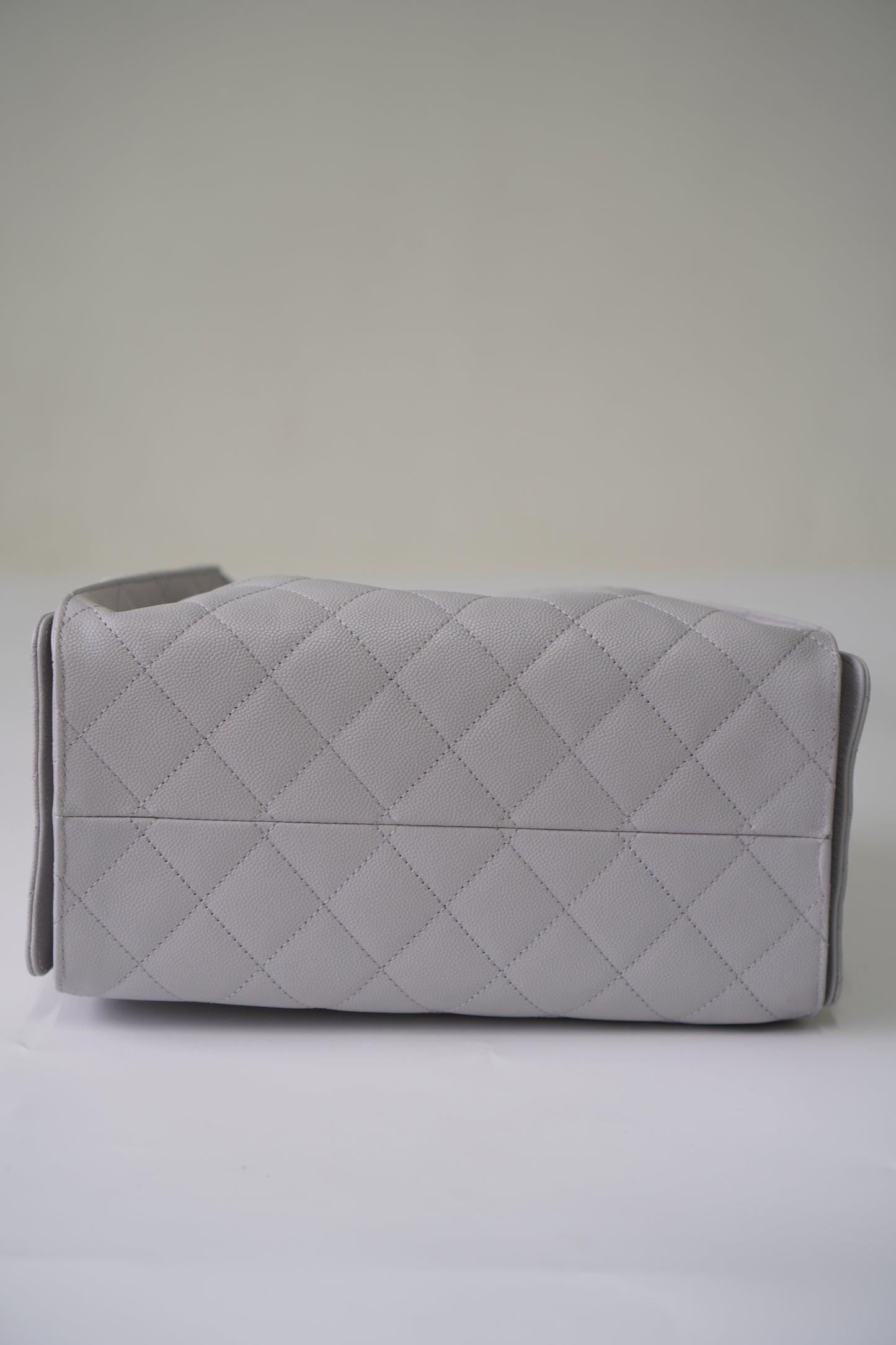 25C Small Drawstring Bag – Light Gray Caviar with Gold Hardware