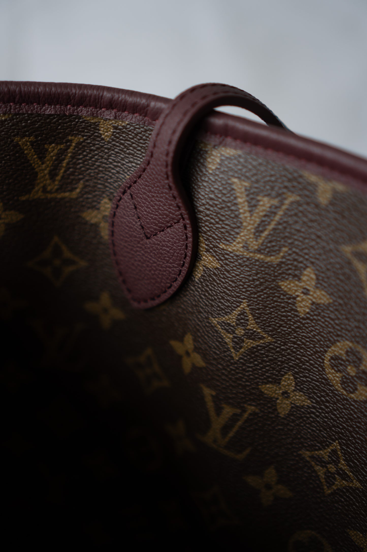 Neverfull Inside Out MM – Monogram / Dark Burgundy (Grained Leather) with Gold Hardware