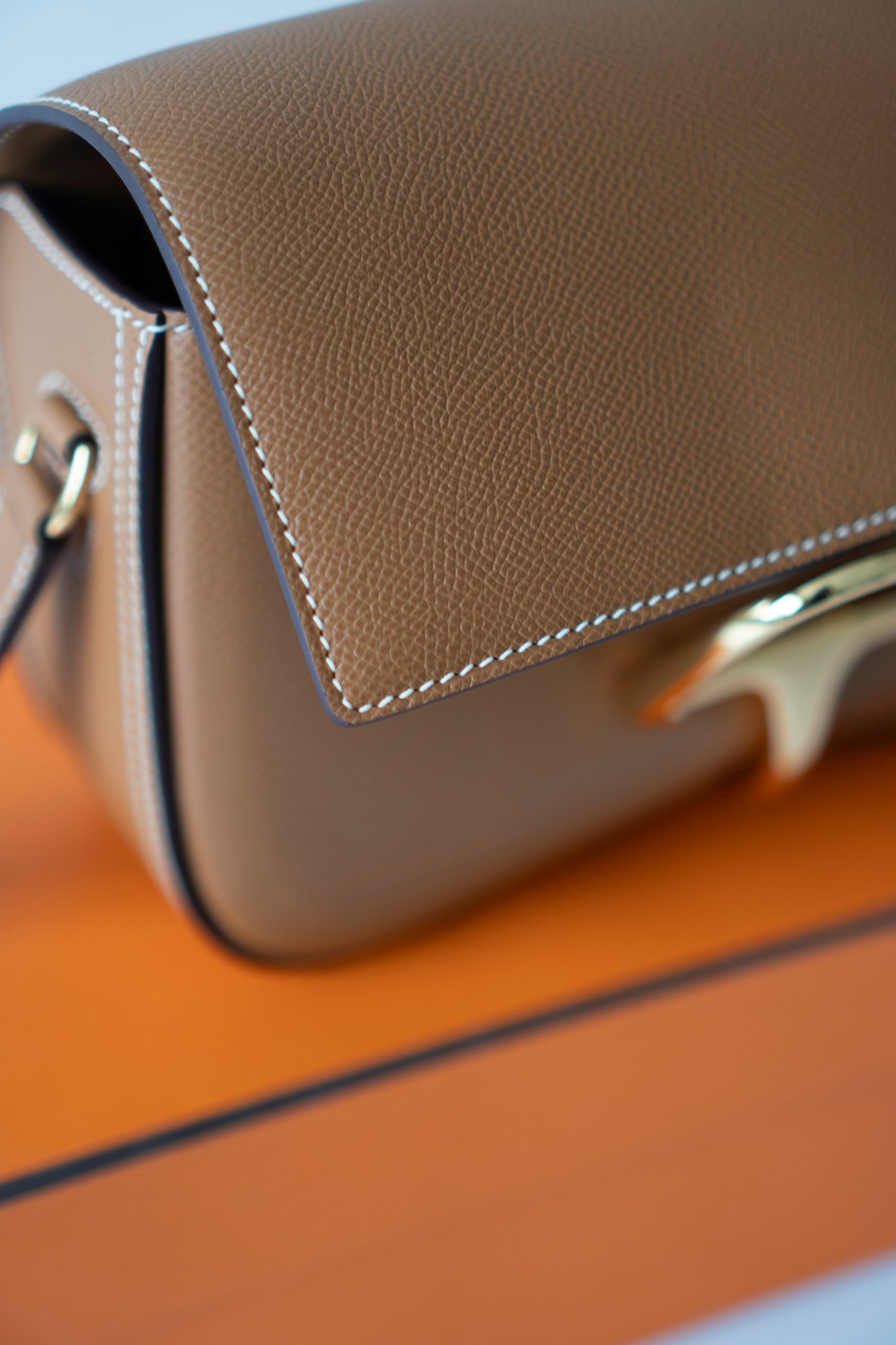 Della Élan – Gold Epsom with Gold Hardware