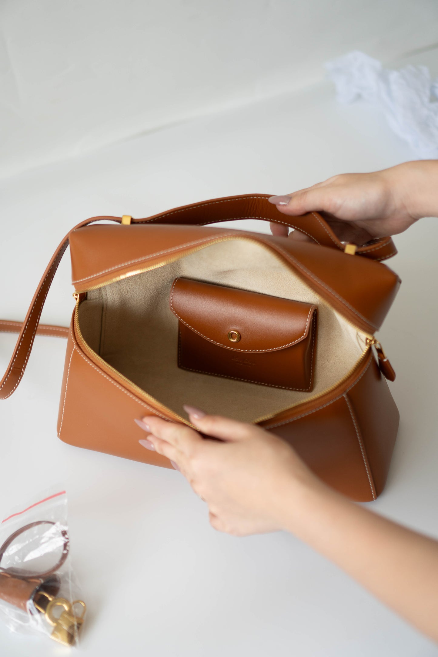 L27 Medium – Brown Smooth Leather Shoulder Bag with Gold Hardware
