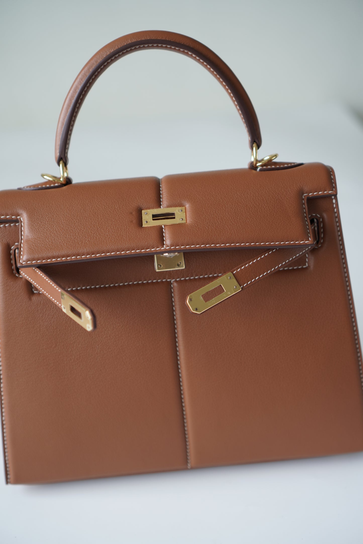 Kelly 25 Padded in Gold Swift