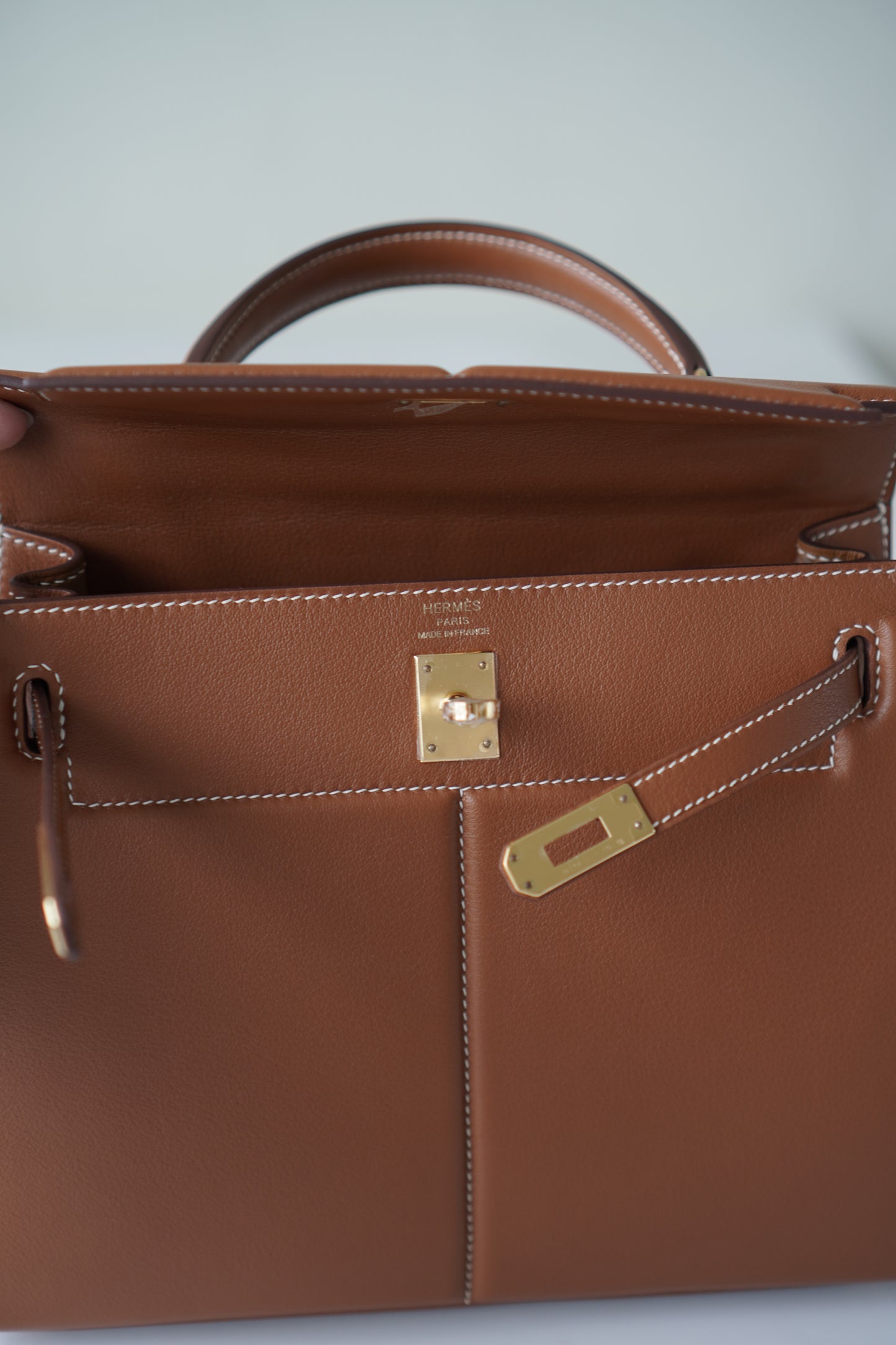 Kelly 25 Padded in Gold Swift