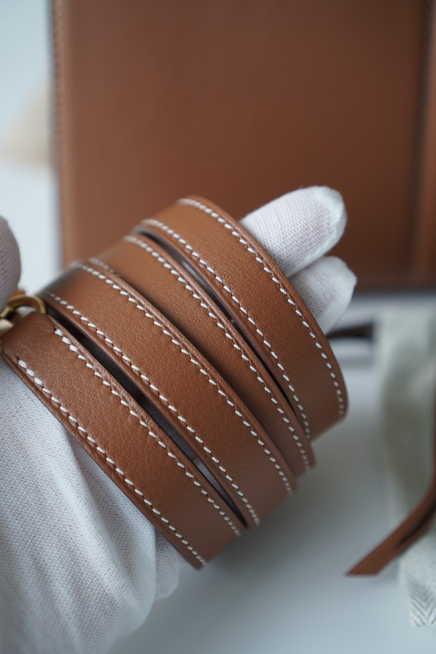 Kelly 25 Padded in Gold Swift