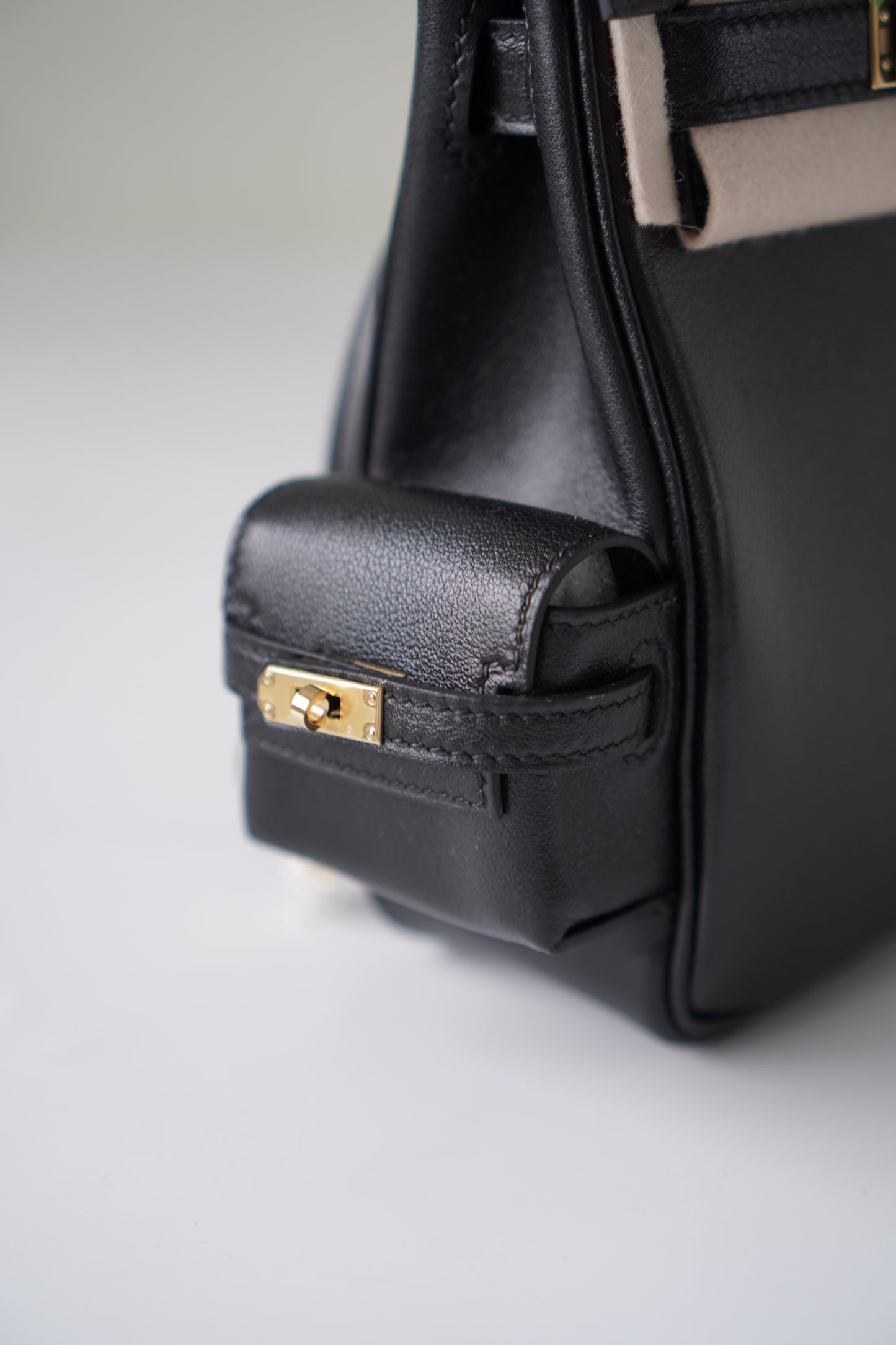 Kelly Jump Backpack in Noir Swift leather