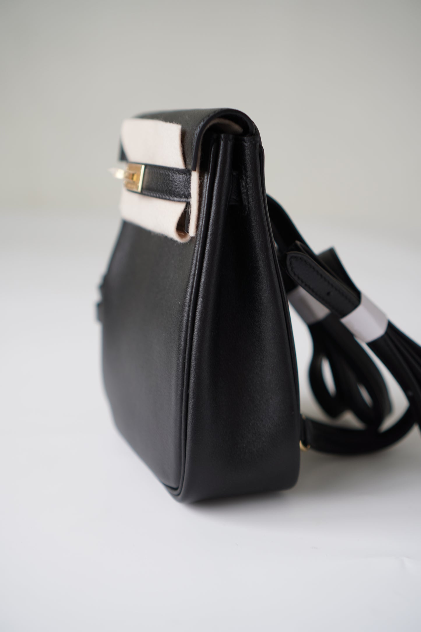 Kelly Jump Backpack in Noir Swift leather