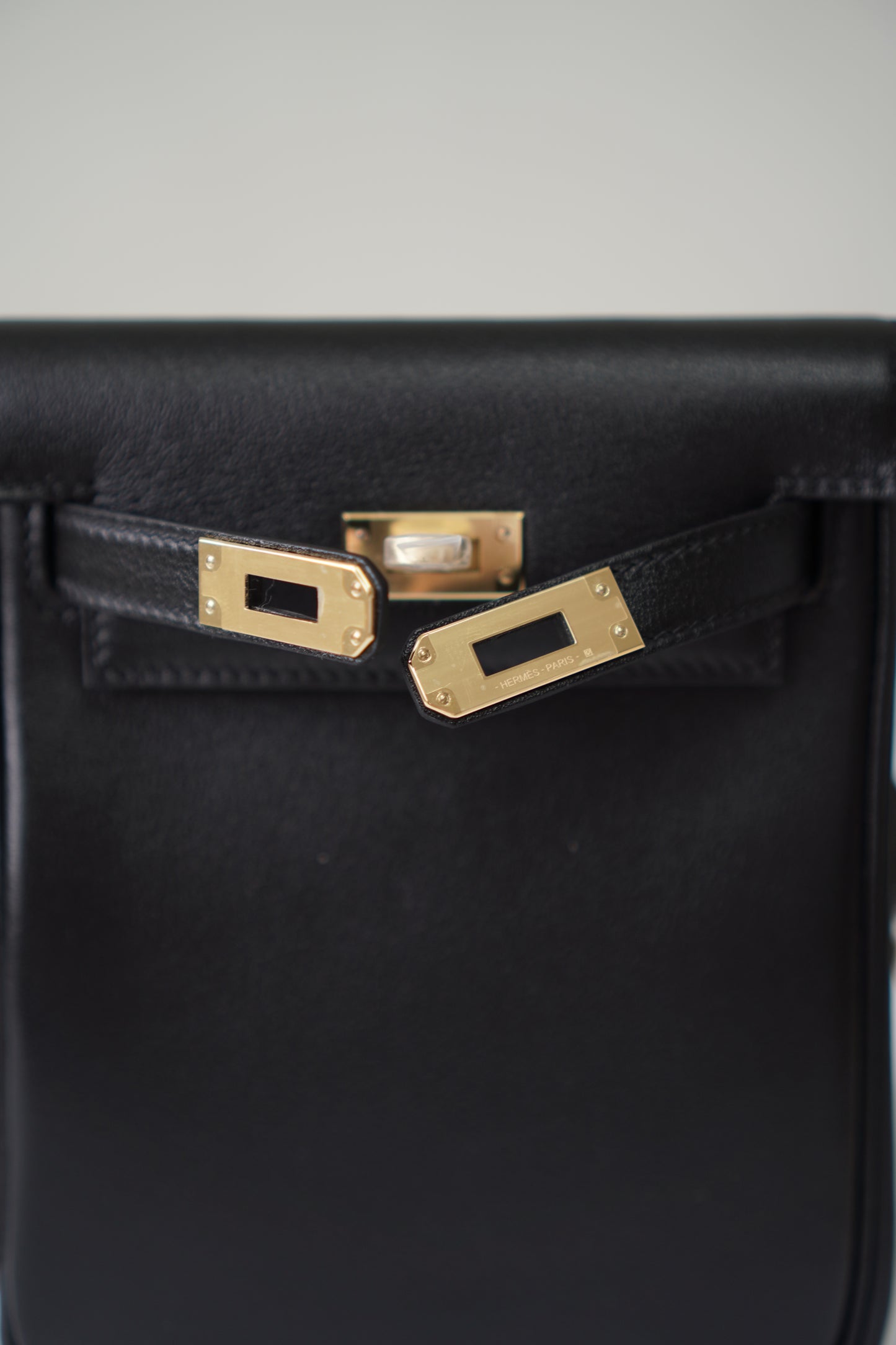 Kelly Jump Backpack in Noir Swift leather