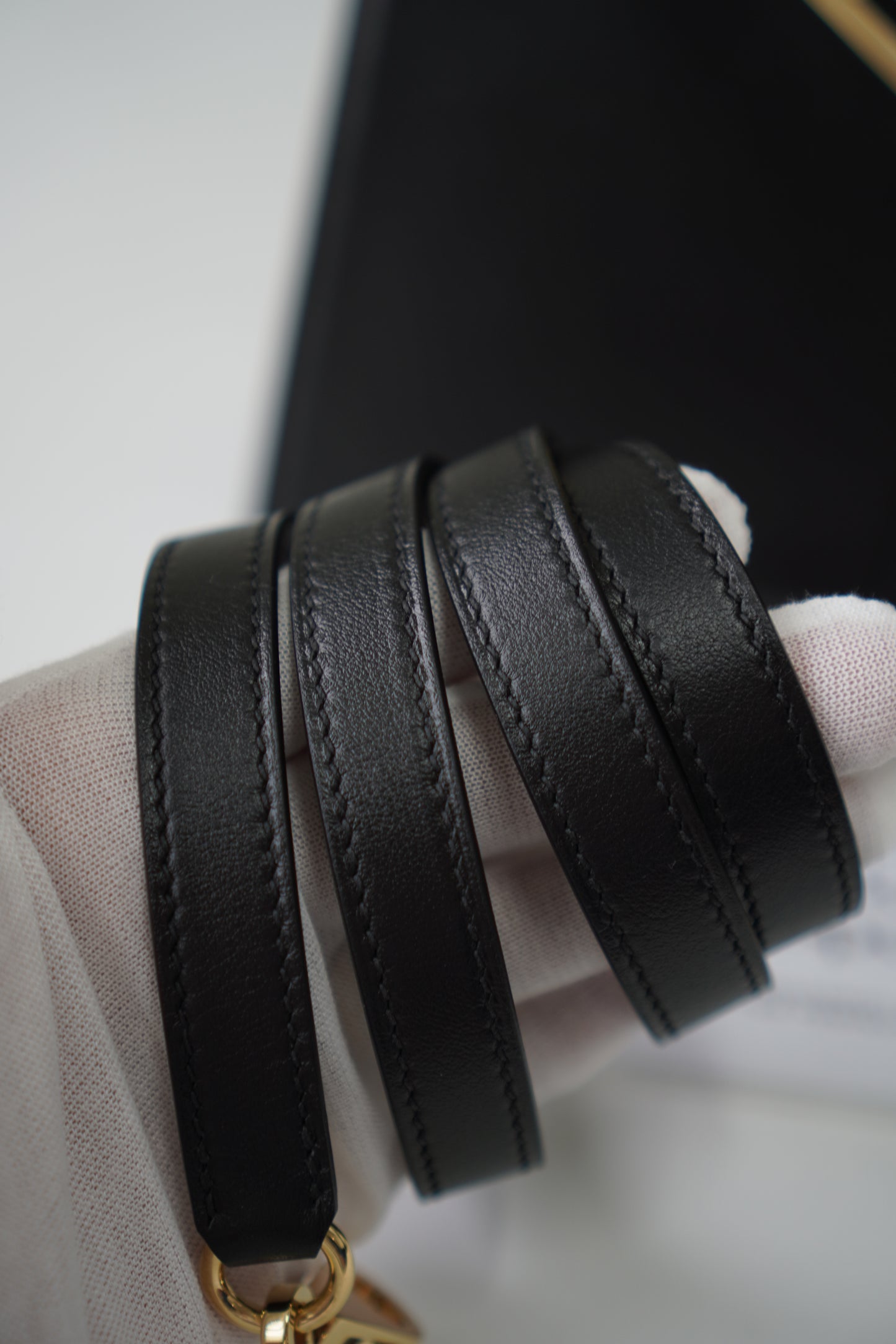 Kelly 25 Padded in Noir Swift