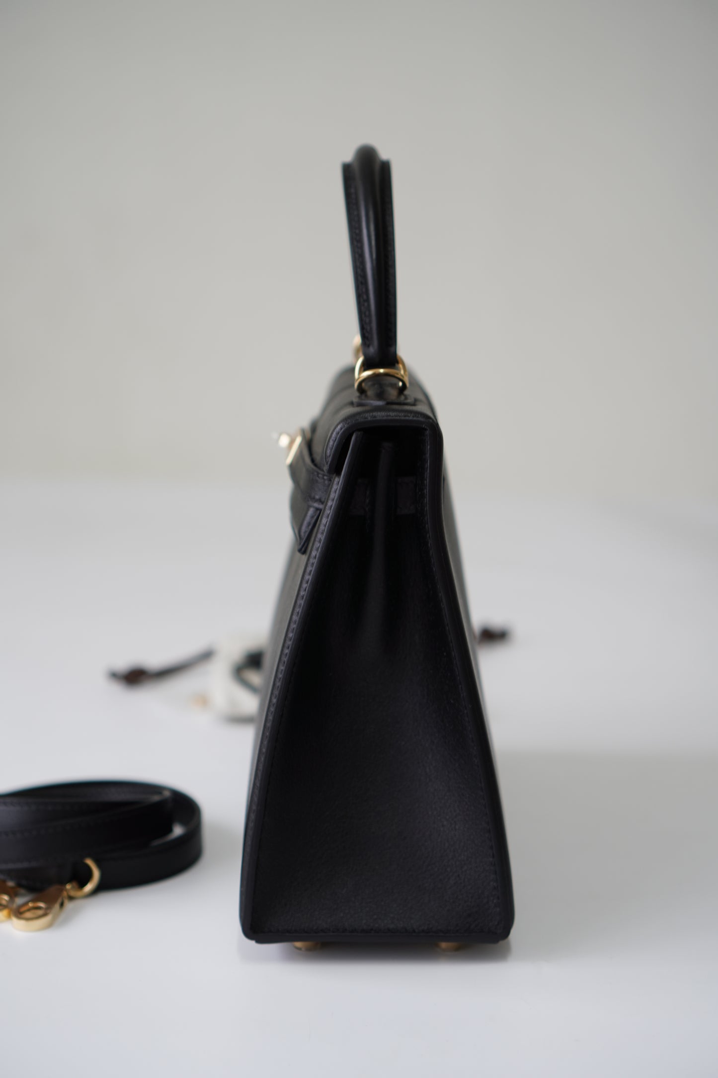Kelly 25 Padded in Noir Swift
