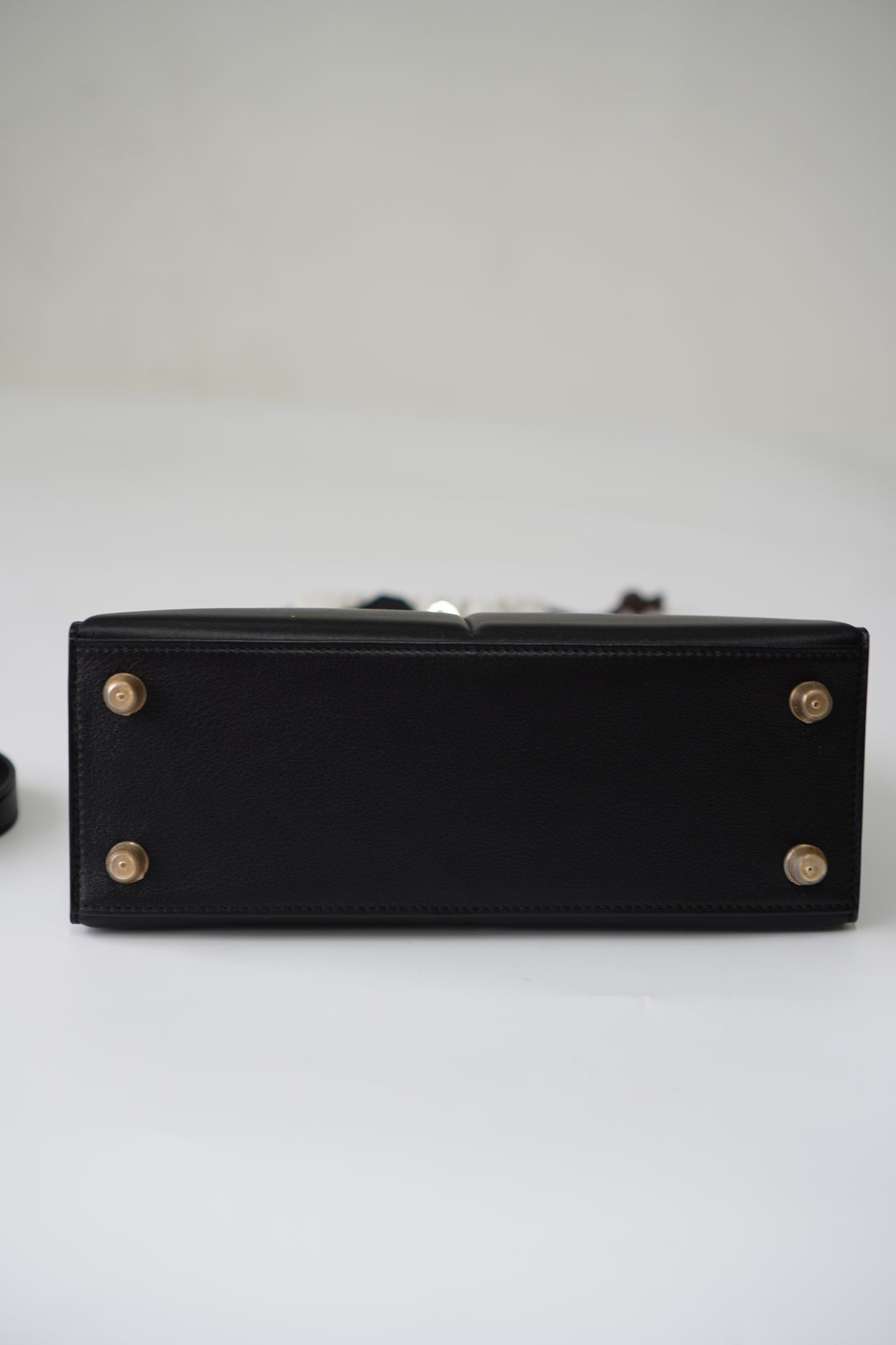 Kelly 25 Padded in Noir Swift