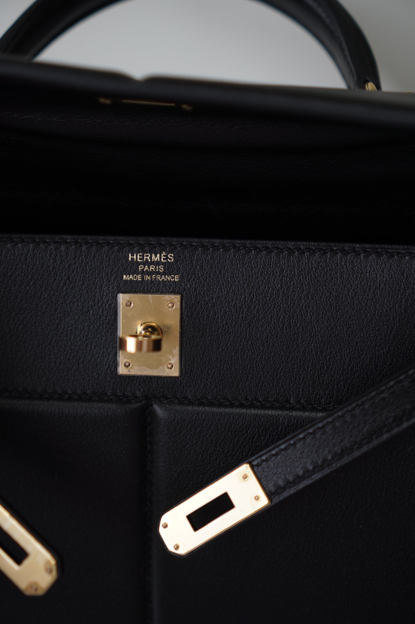 Kelly 25 Padded in Noir Swift