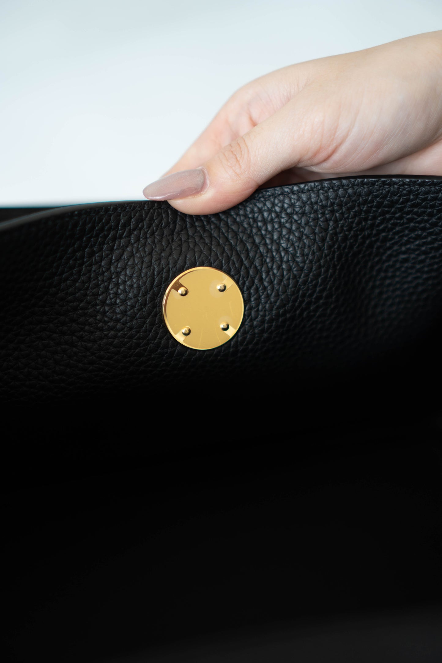 Lind 26 – Black Clemence Leather with Gold Hardware