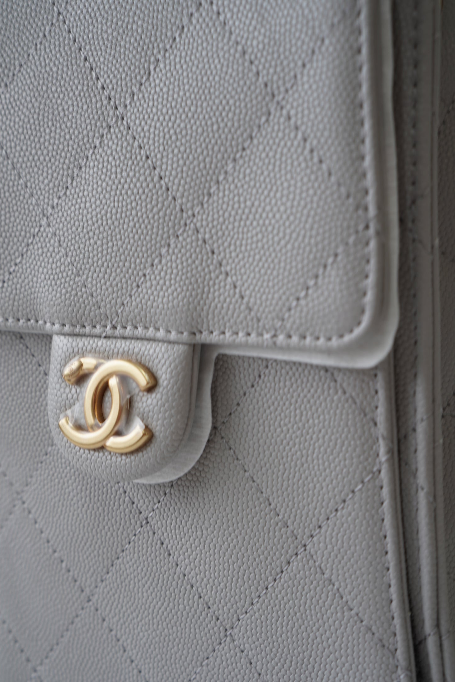 25C Small Drawstring Bag – Light Gray Caviar with Gold Hardware