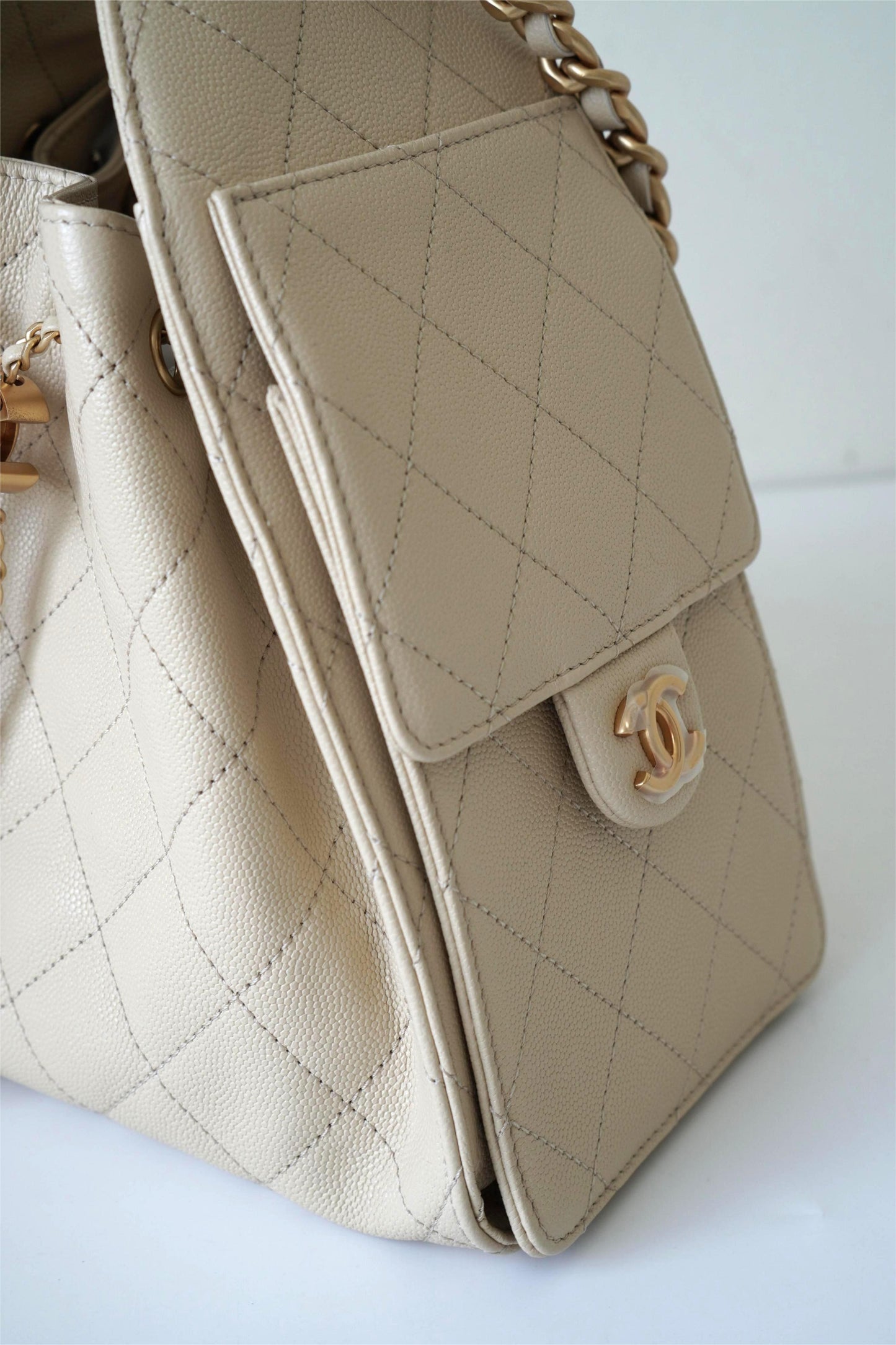 C25 Drawstring Tote in Beige Caviar Leather