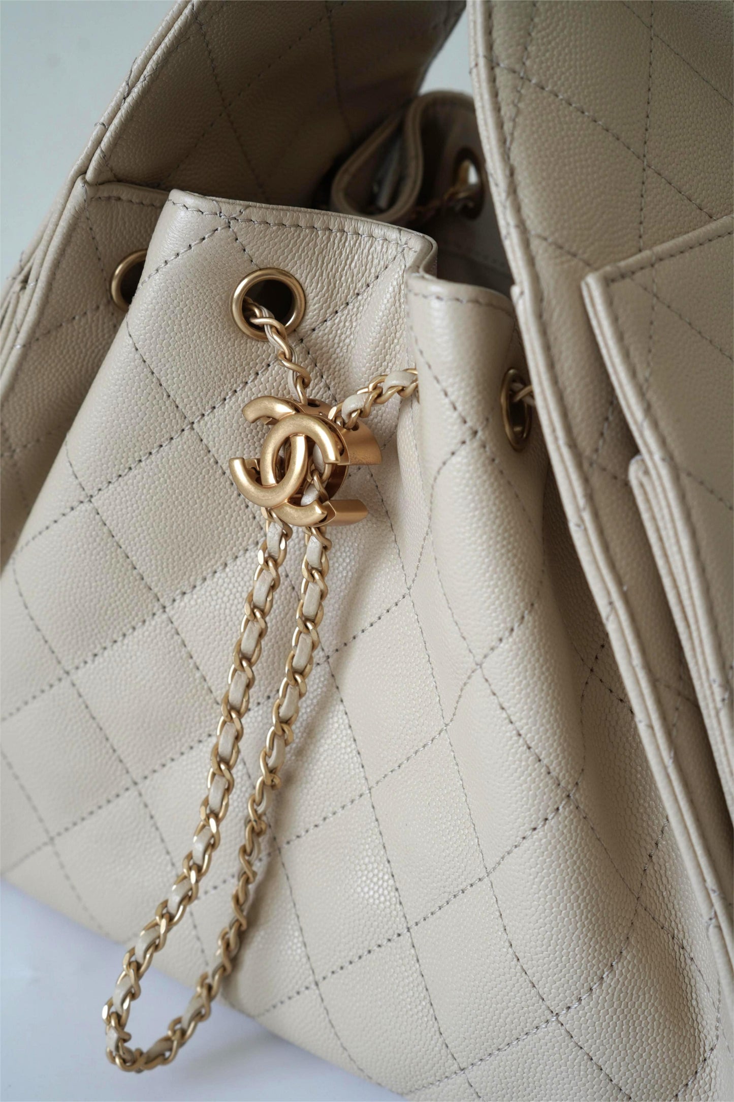 C25 Drawstring Tote in Beige Caviar Leather