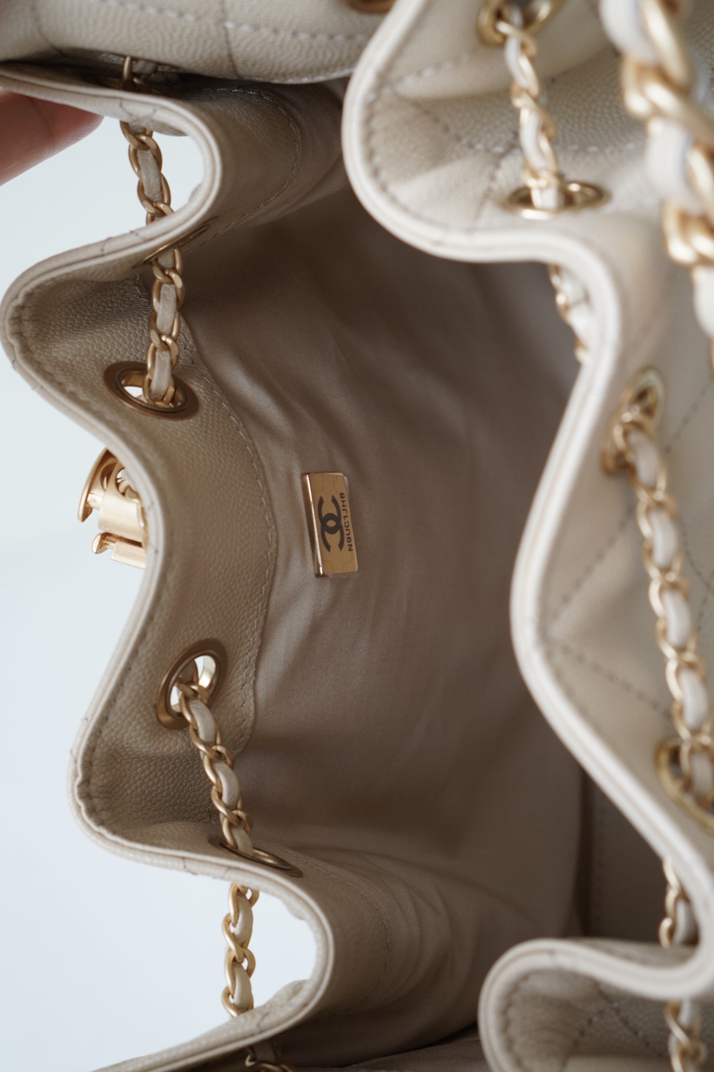 C25 Drawstring Tote in Beige Caviar Leather
