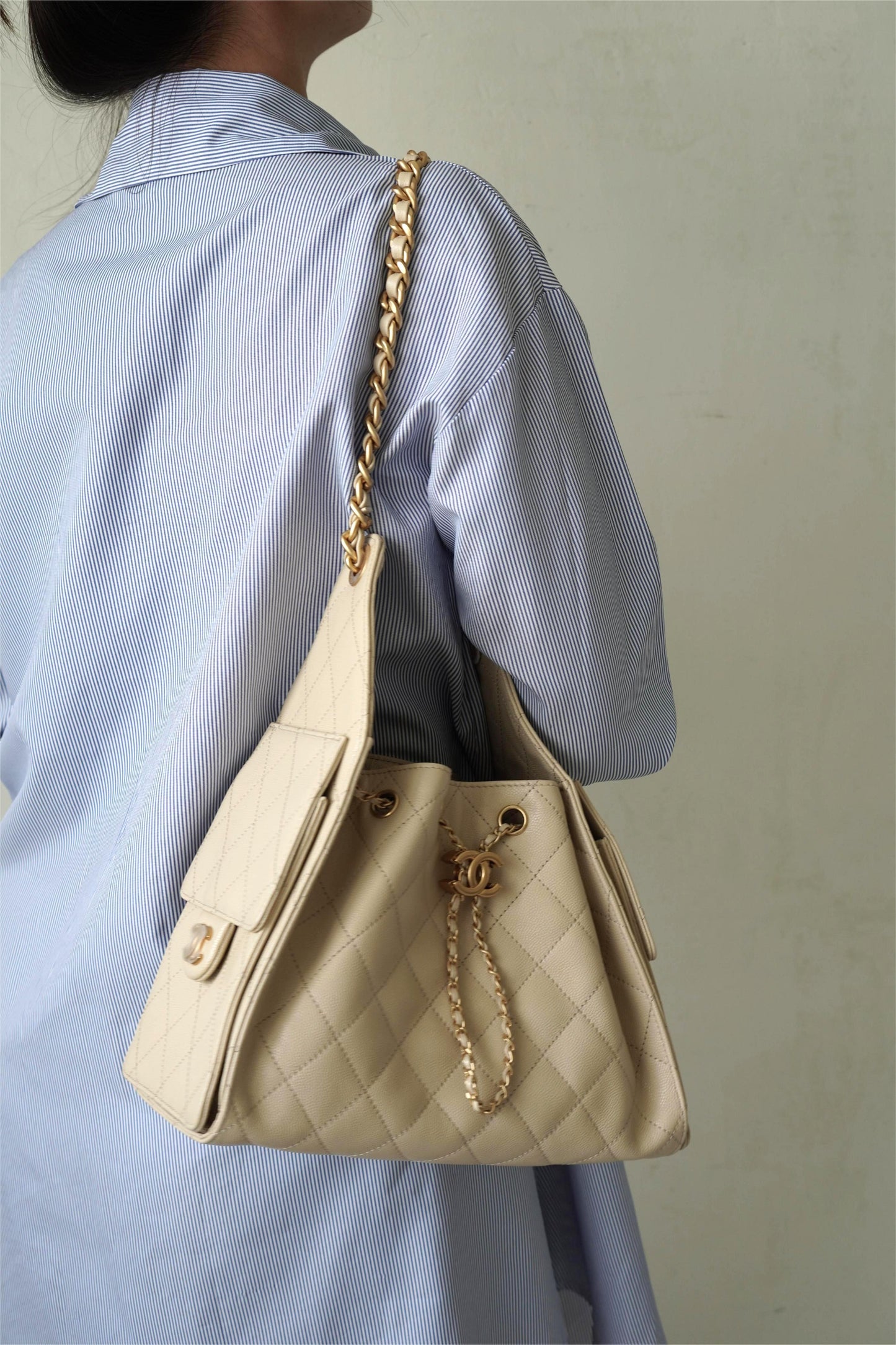 C25 Drawstring Tote in Beige Caviar Leather