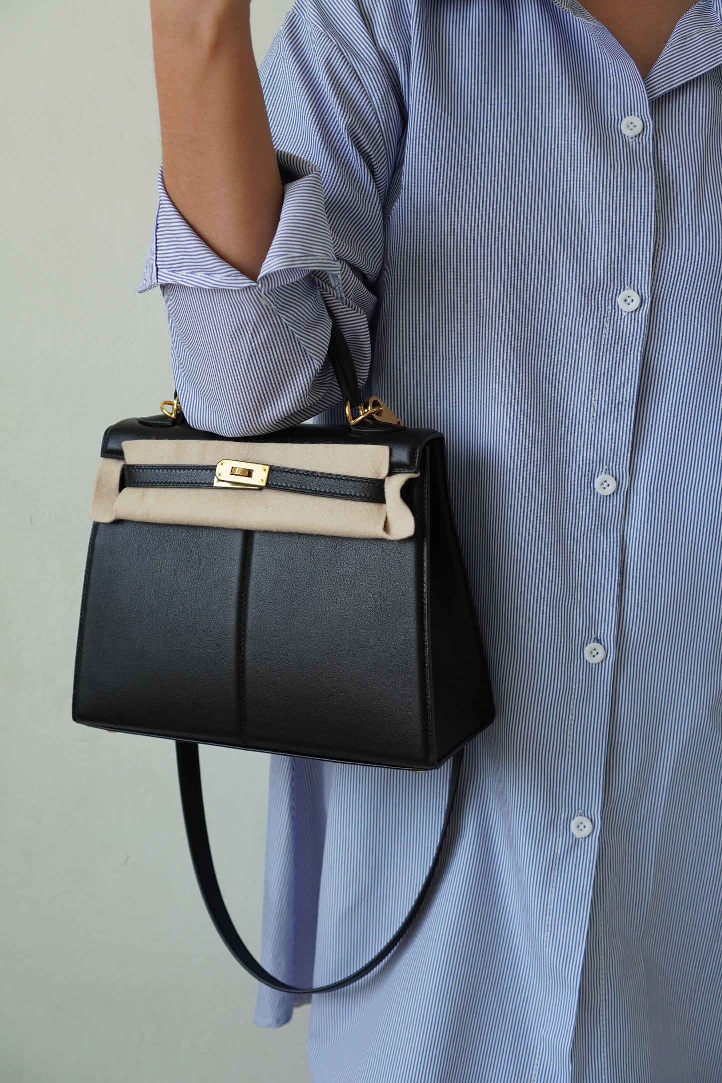 Kelly 25 Padded in Noir Swift