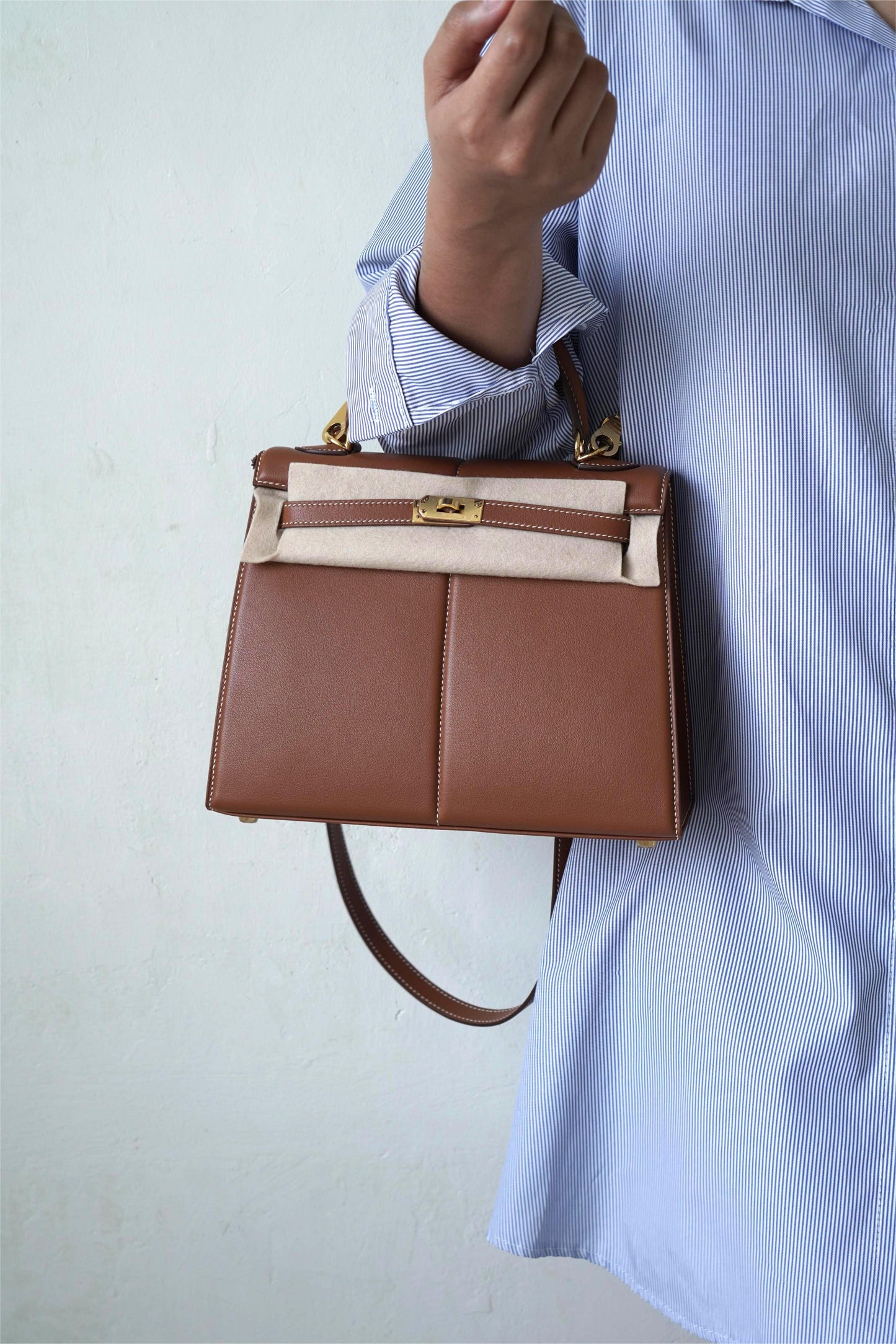 Kelly 25 Padded in Gold Swift