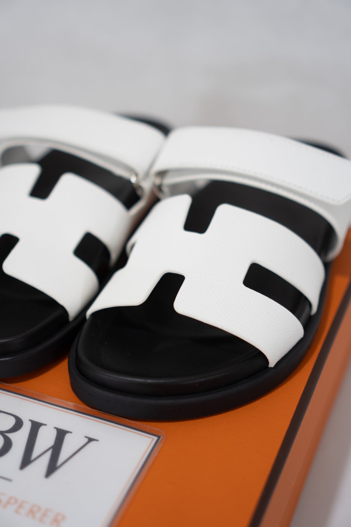 Chypre Sandal – White Epsom Leather & Black Molded Sole
