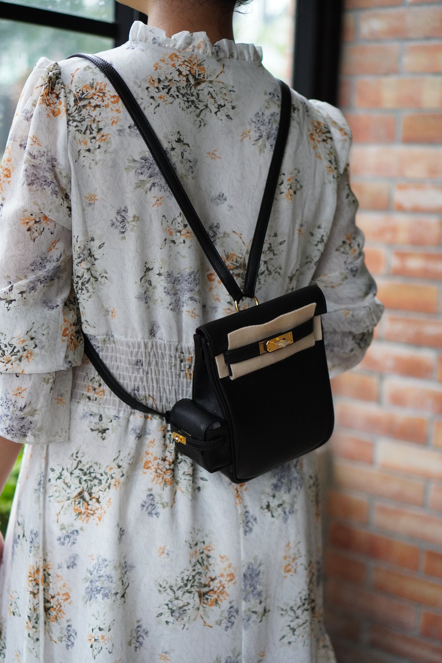 Kelly Jump Backpack in Noir Swift leather