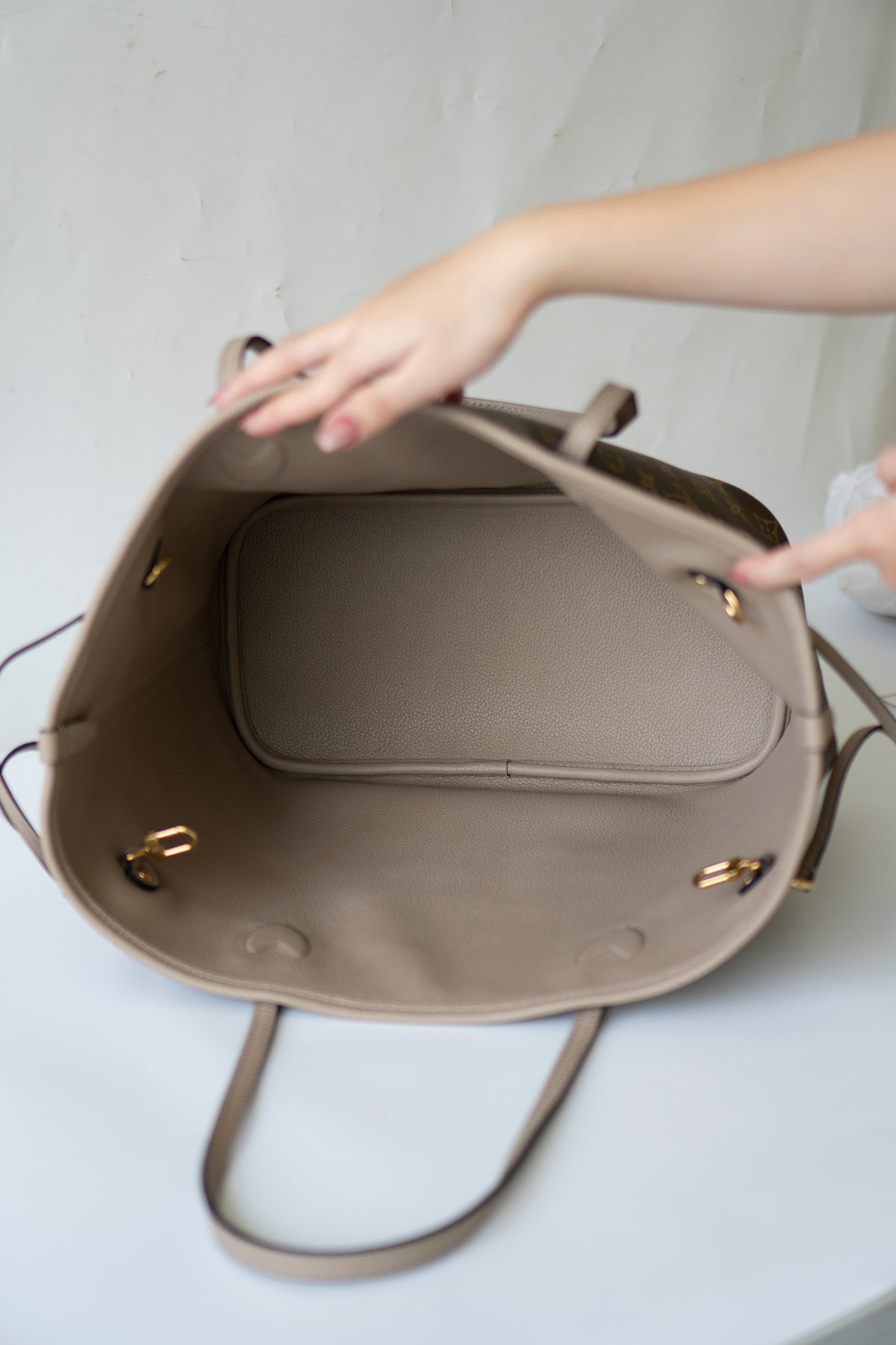 Neverfull Inside Out MM – Monogram Sand