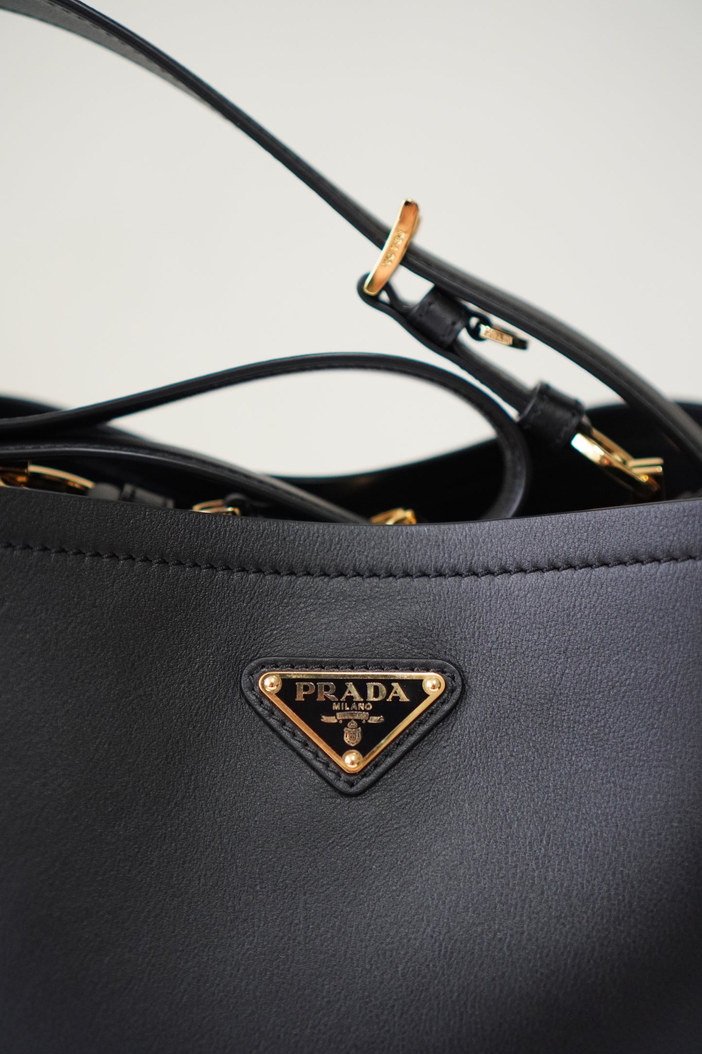 Bucket Bag in smooth Nappa leather