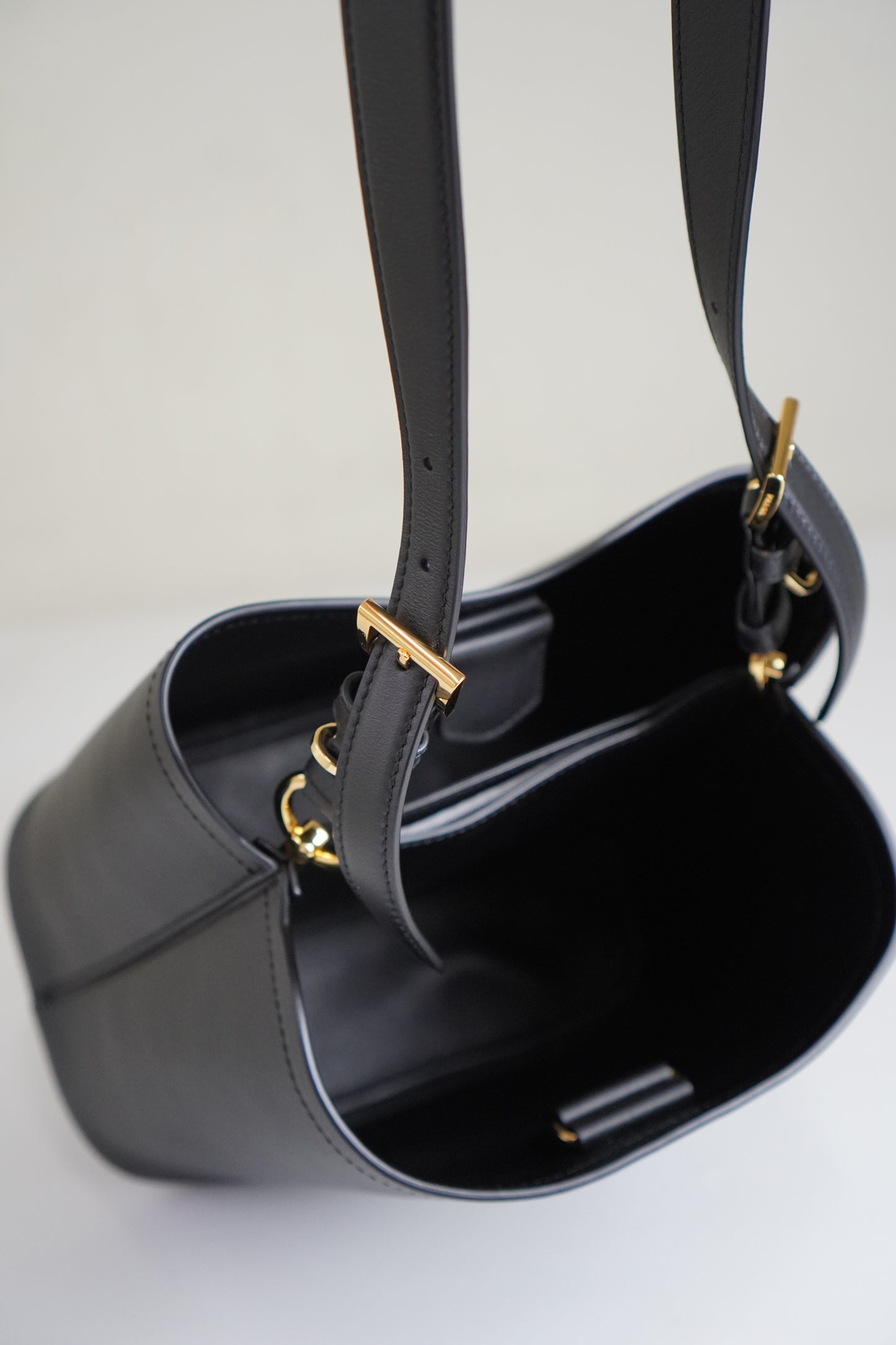 Bucket Bag in smooth Nappa leather