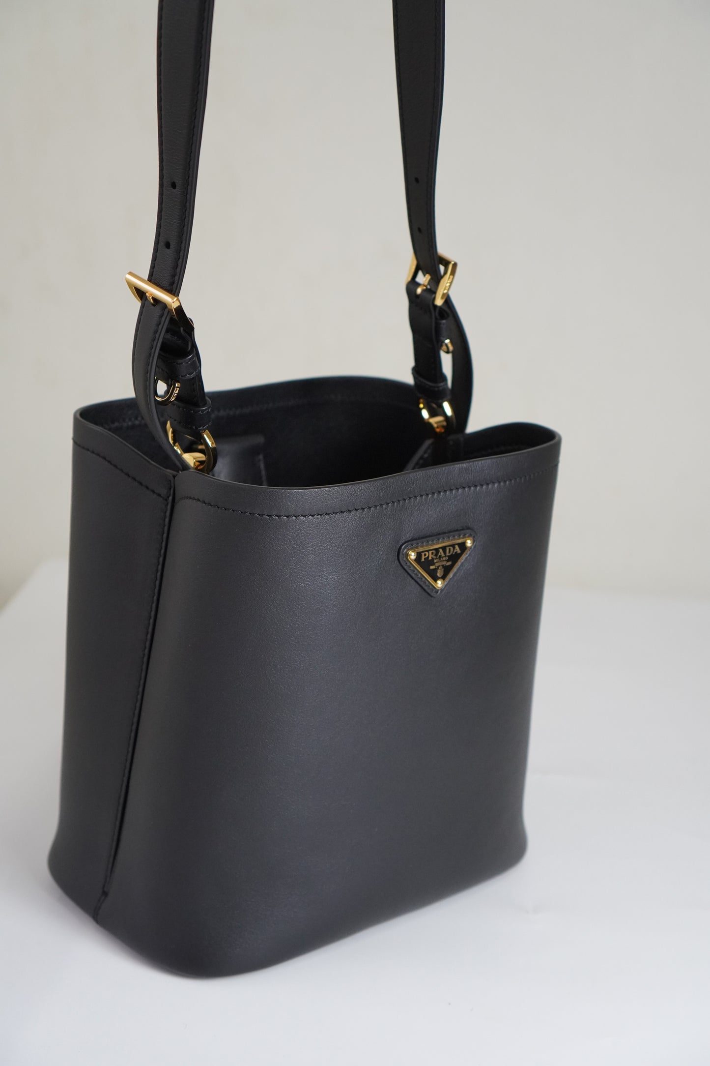 Bucket Bag in smooth Nappa leather
