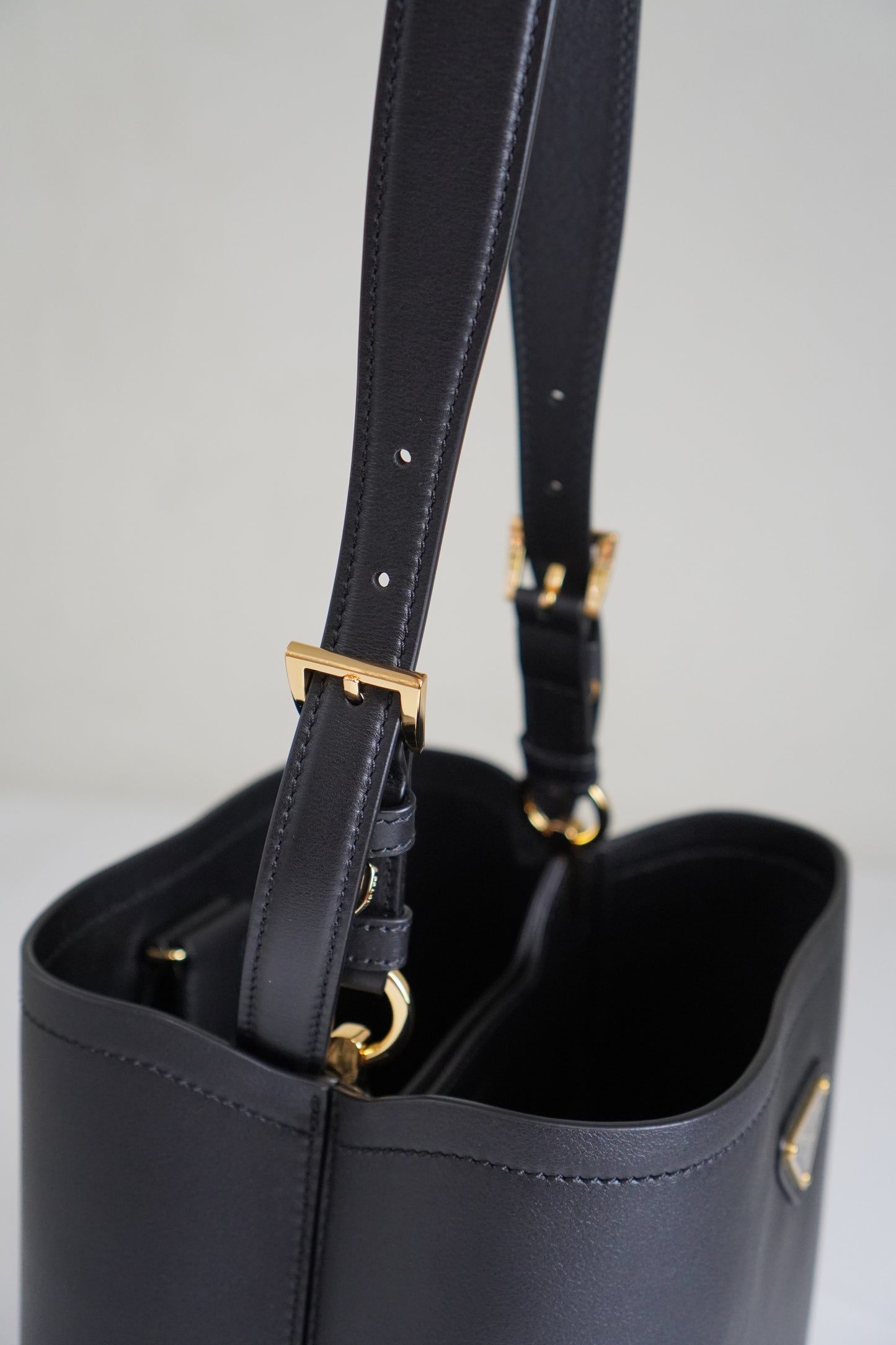 Bucket Bag in smooth Nappa leather