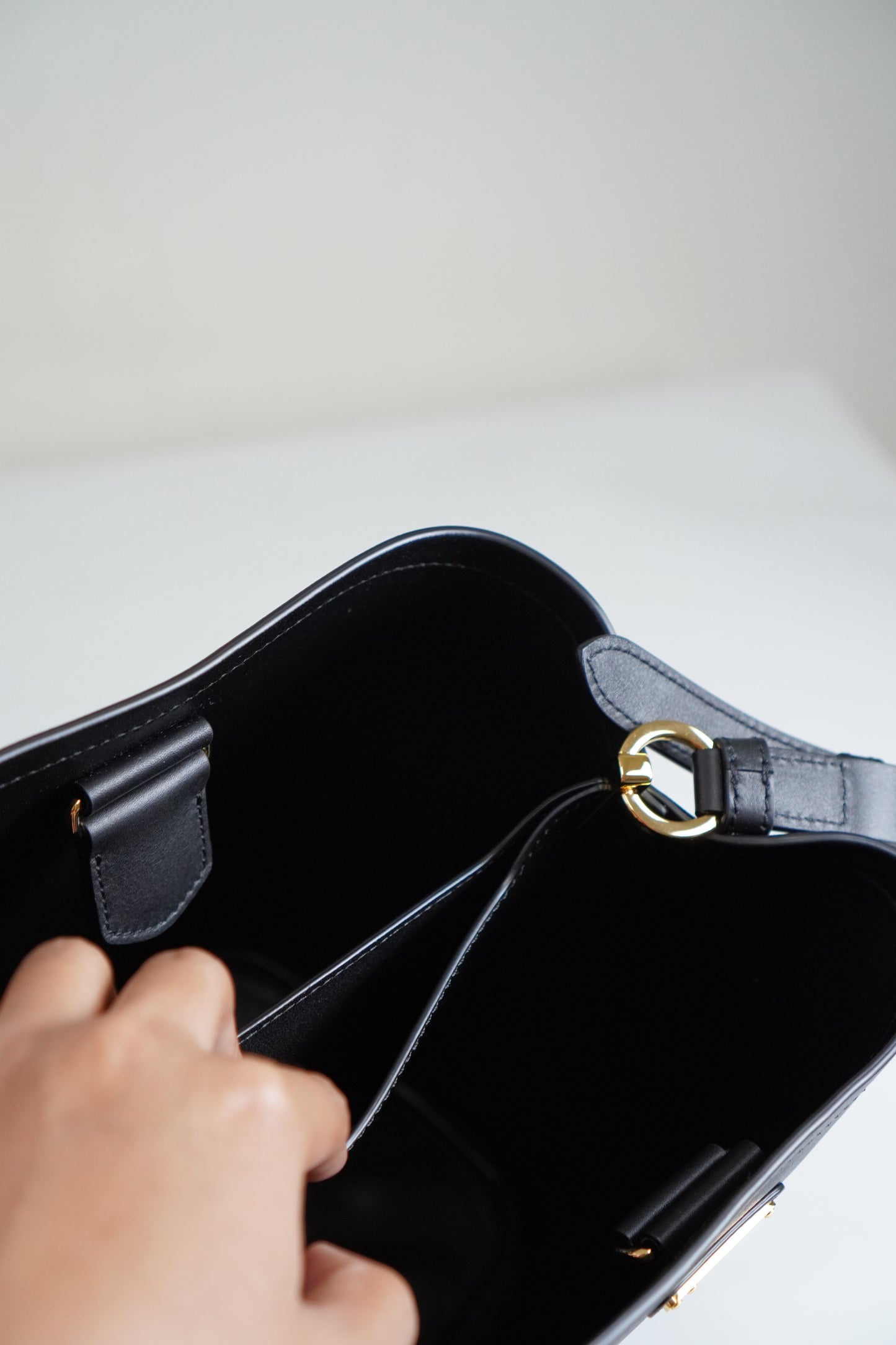 Bucket Bag in smooth Nappa leather