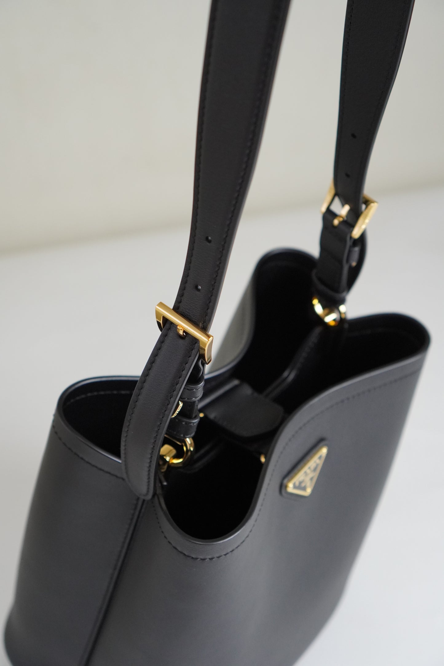 Bucket Bag in smooth Nappa leather