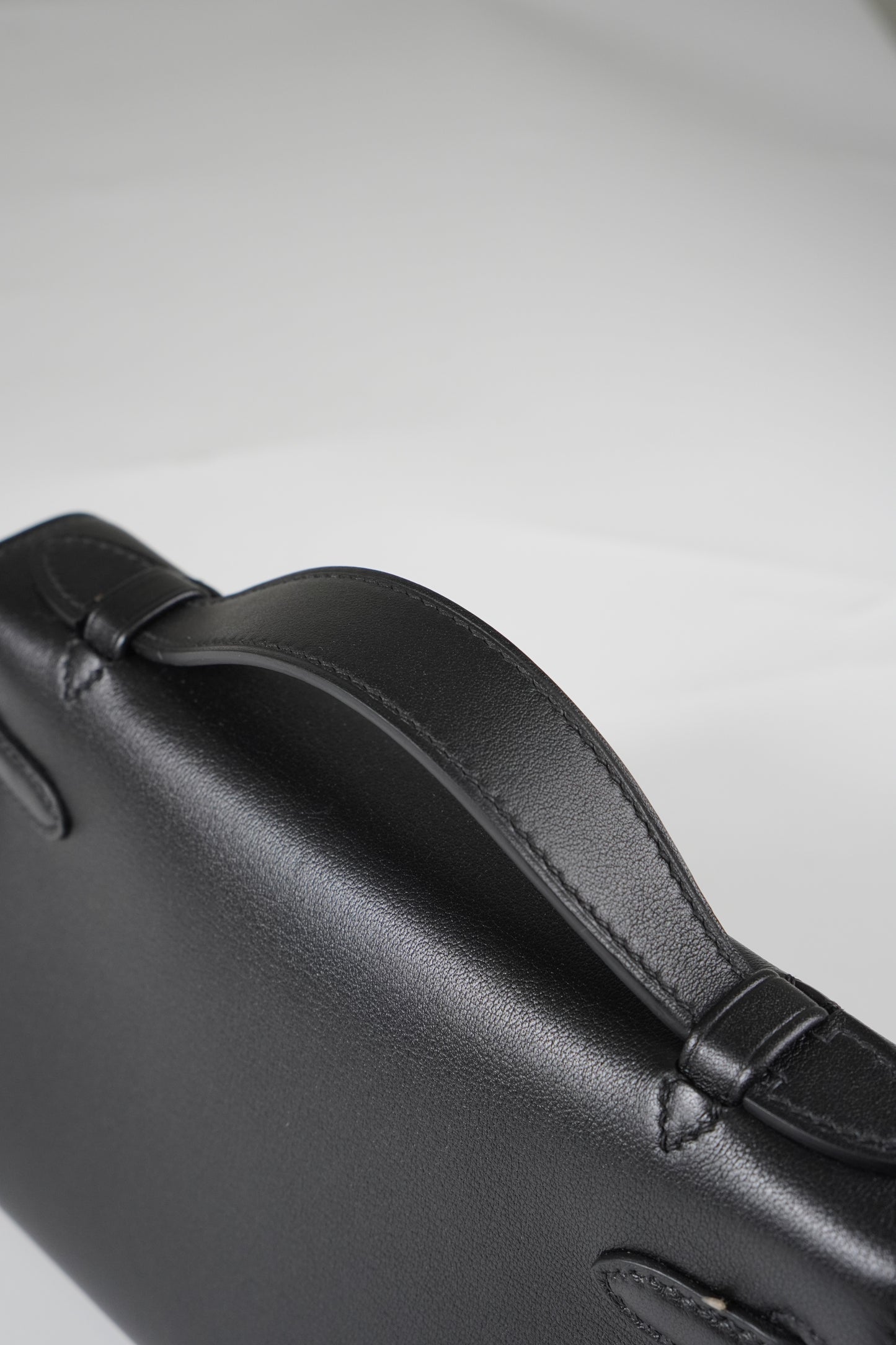 Kelly Pochette in Noir Swift leather