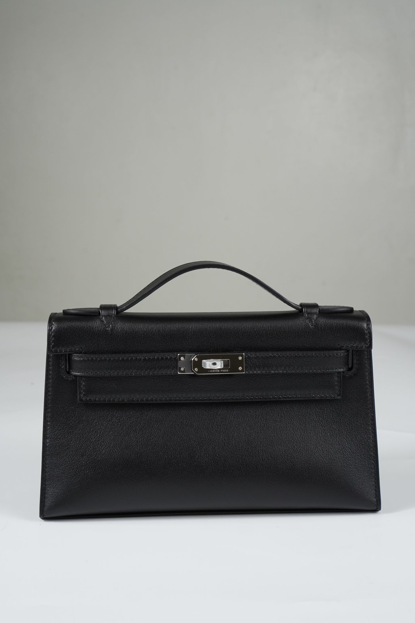 Kelly Pochette in Noir Swift leather